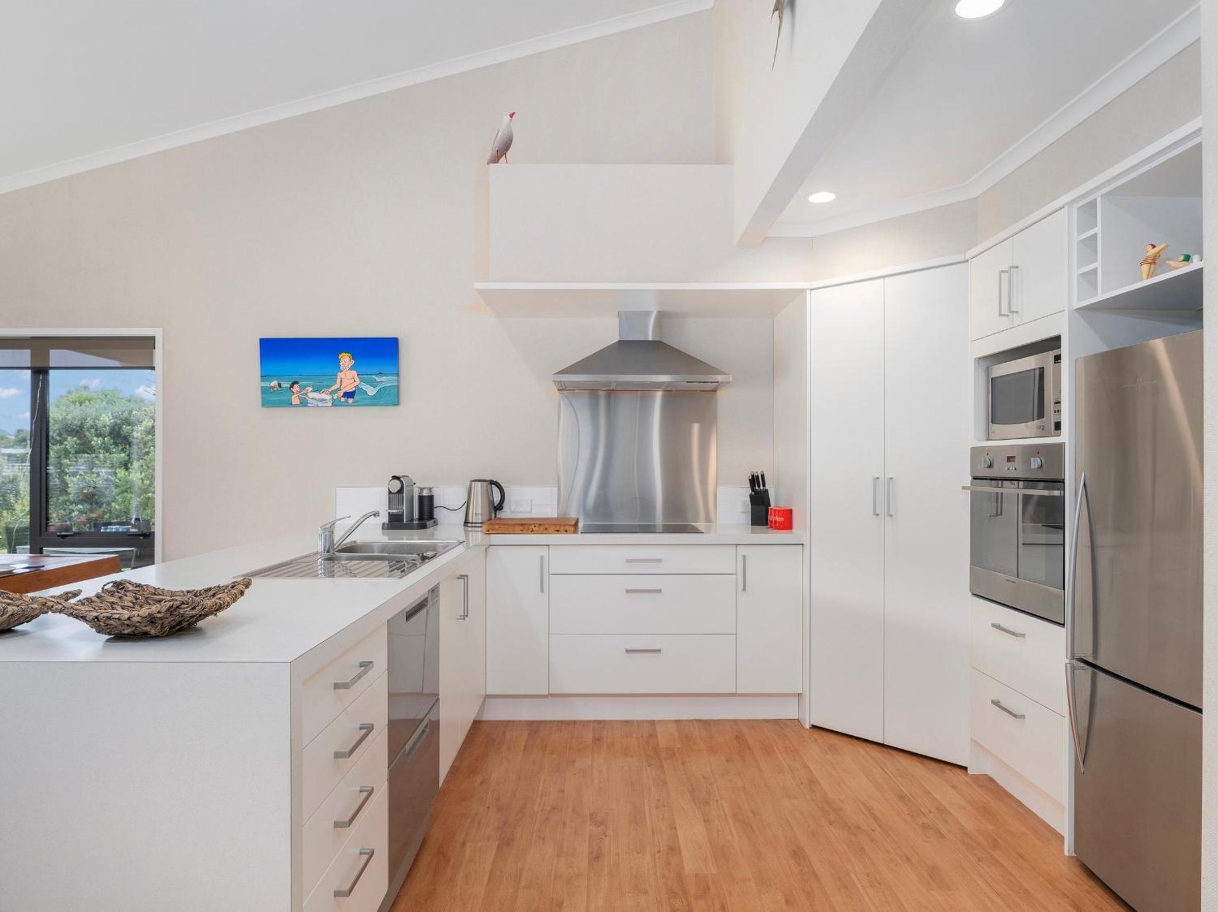 Sun Seekers Lookout - Whitianga Holiday Home view 4