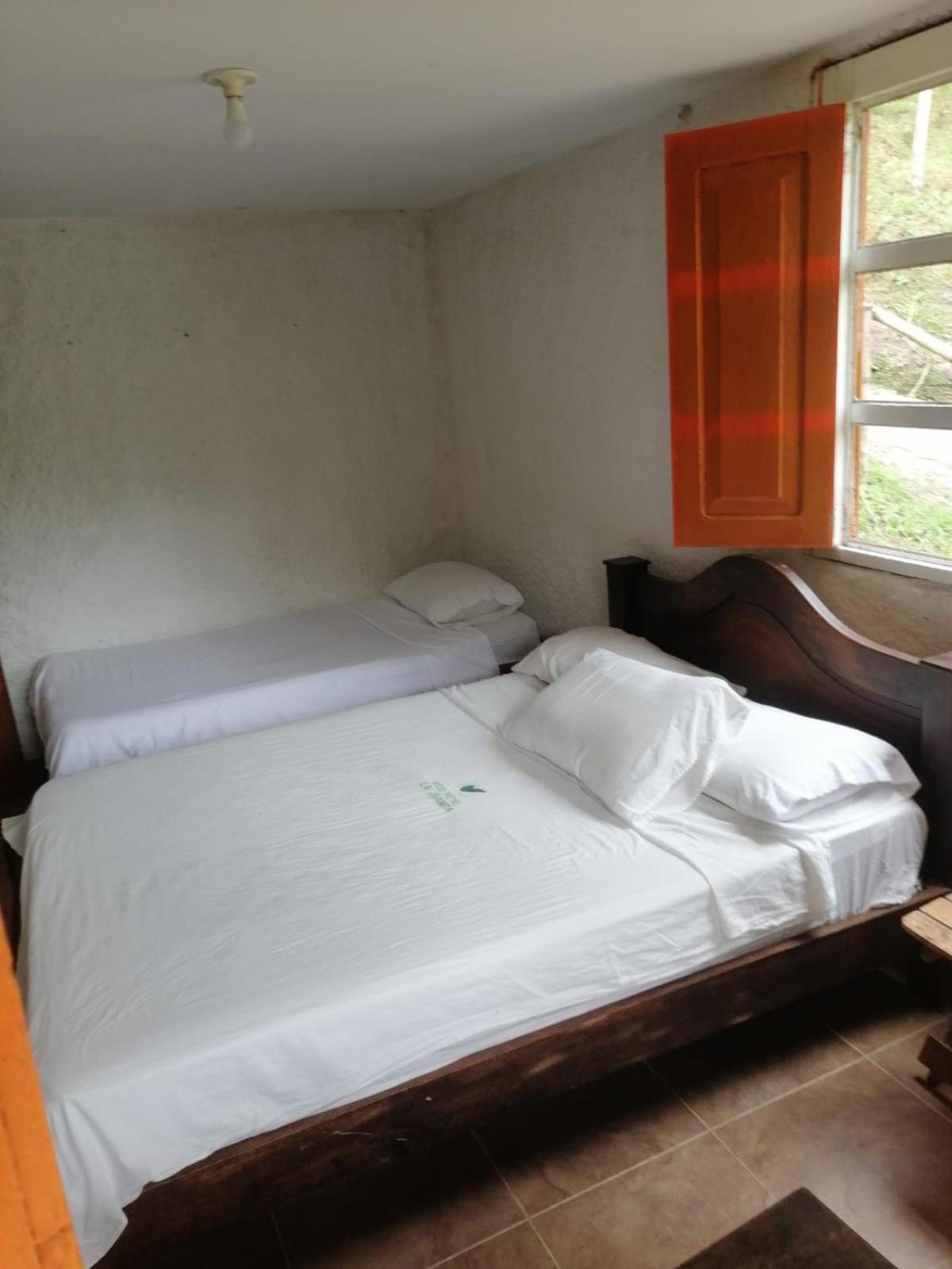 Cabaña rural con piscina