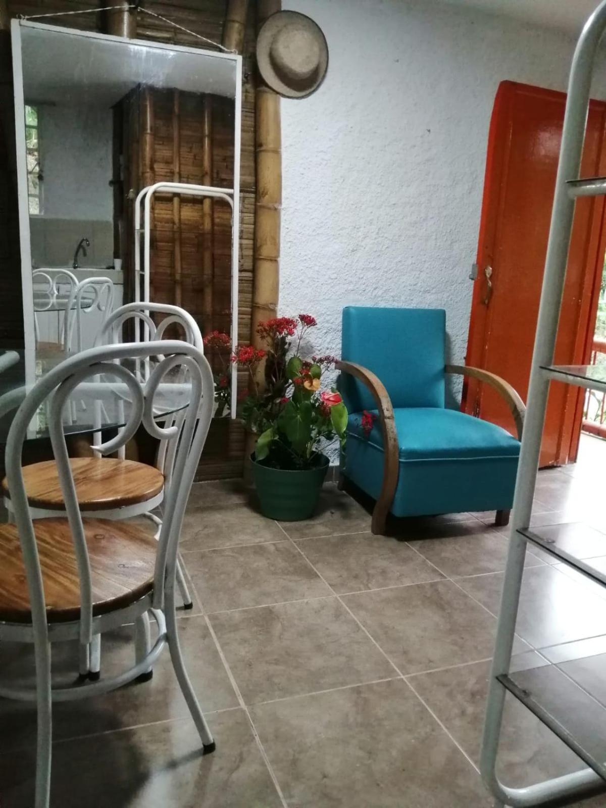 Cabaña rural con piscina