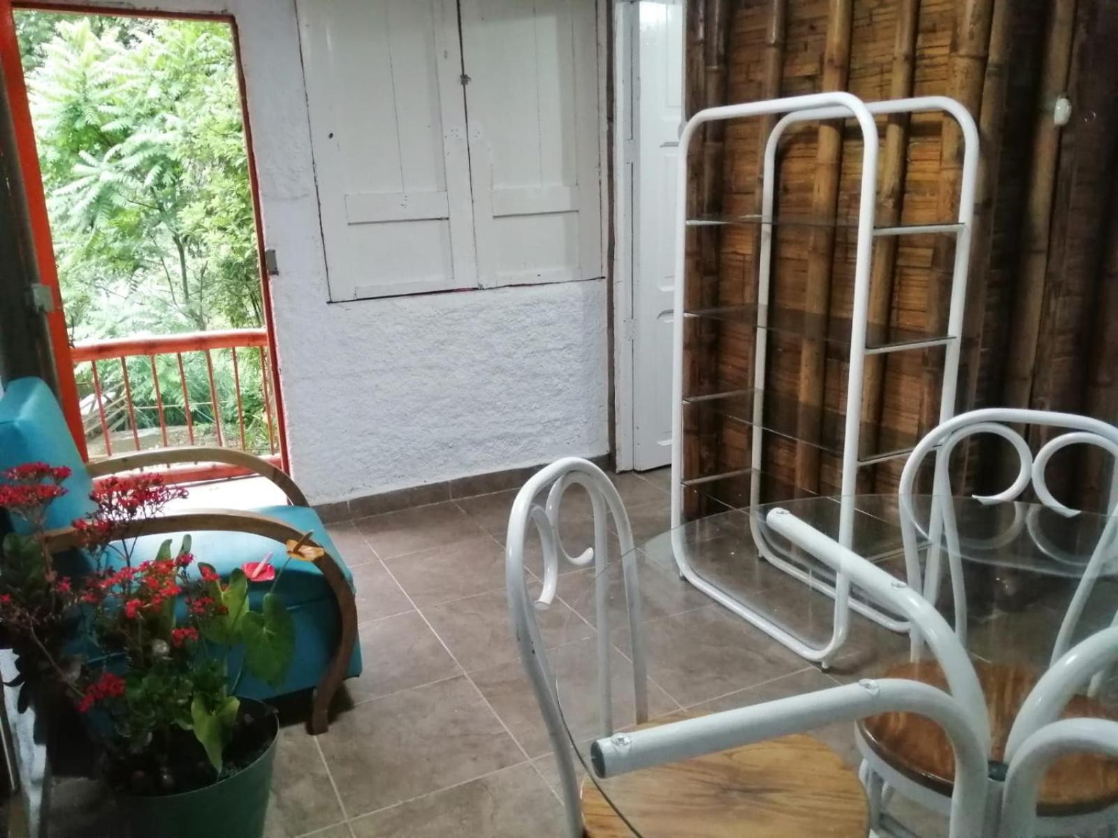 Cabaña rural con piscina
