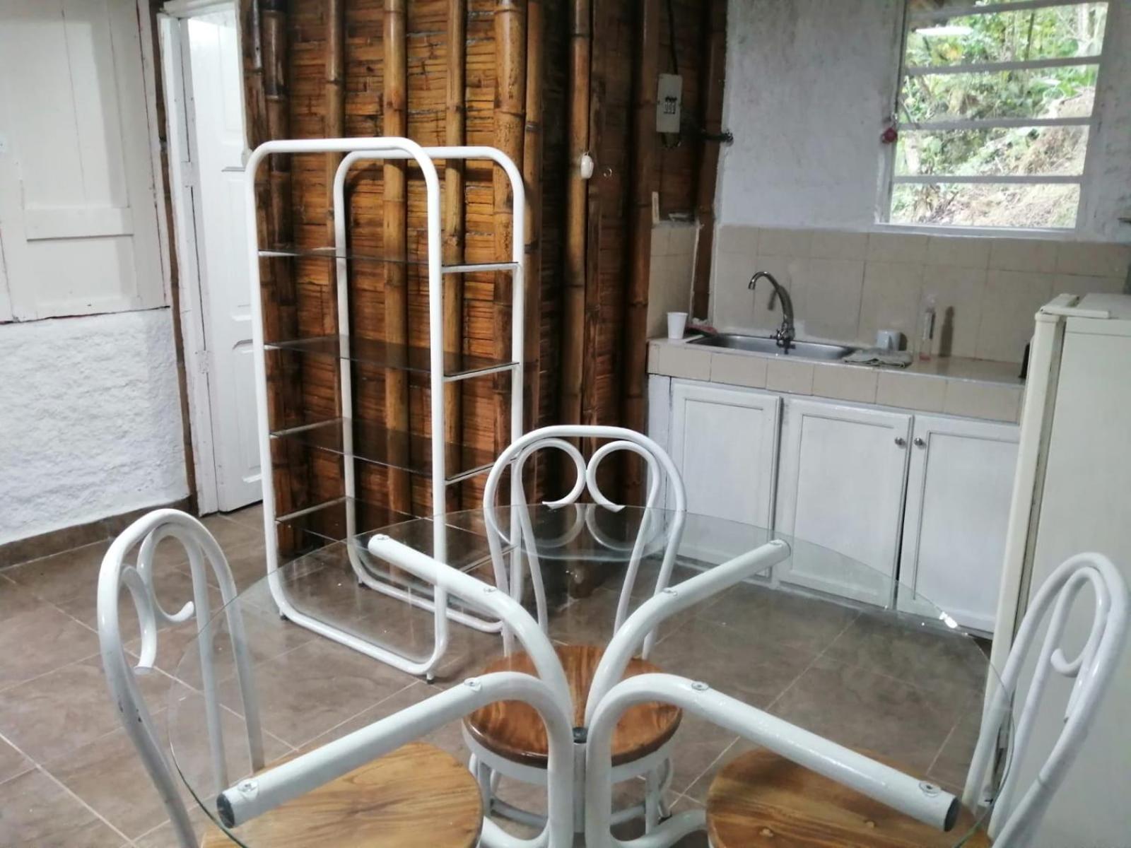 Cabaña rural con piscina