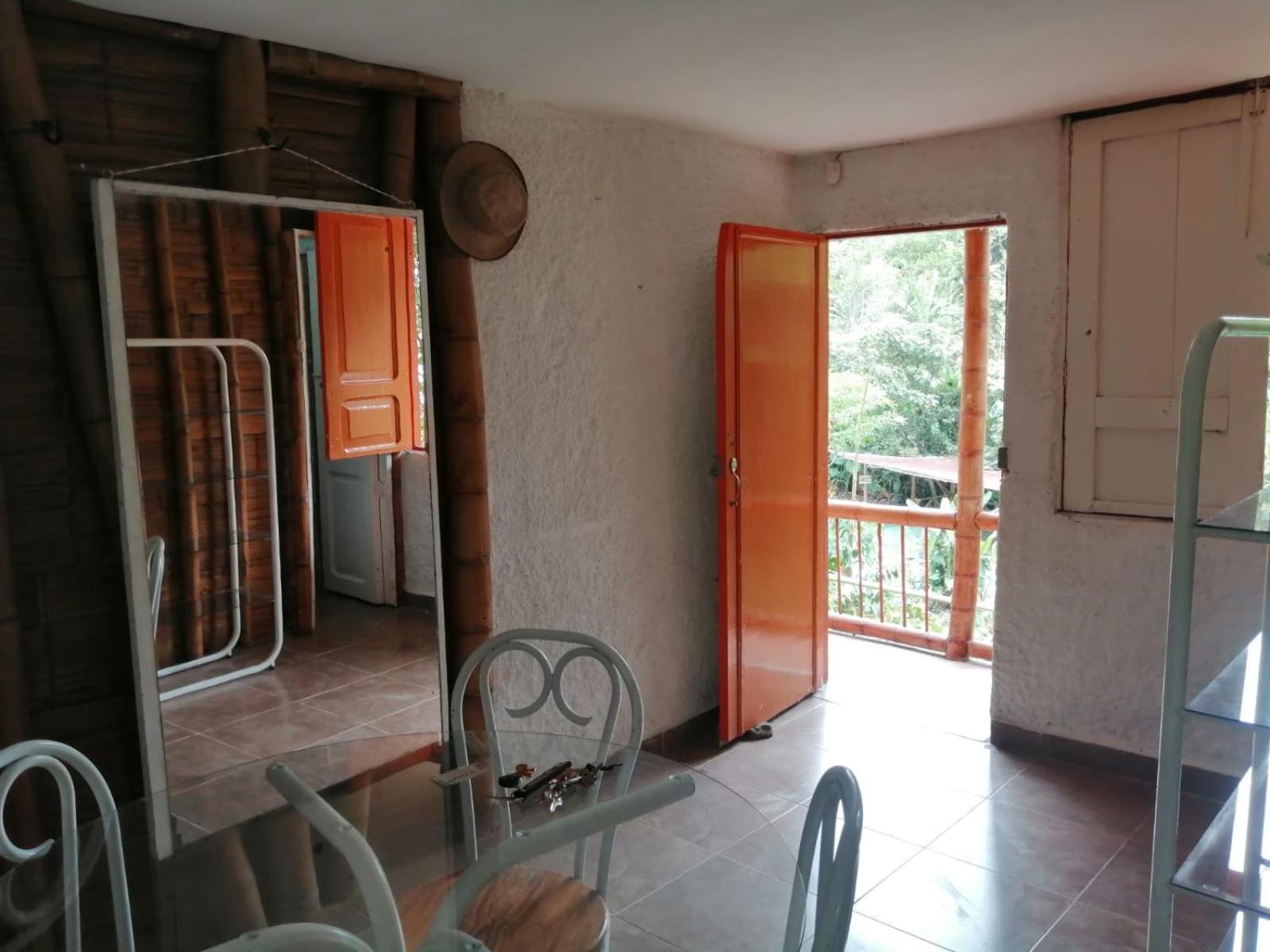 Cabaña rural con piscina