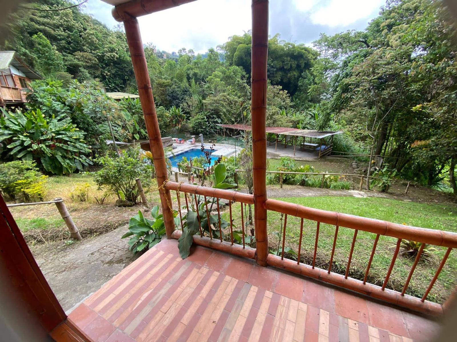 Cabaña rural con piscina
