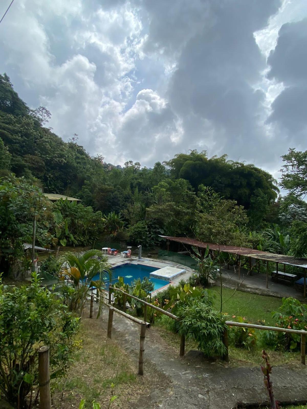 Cabaña rural con piscina