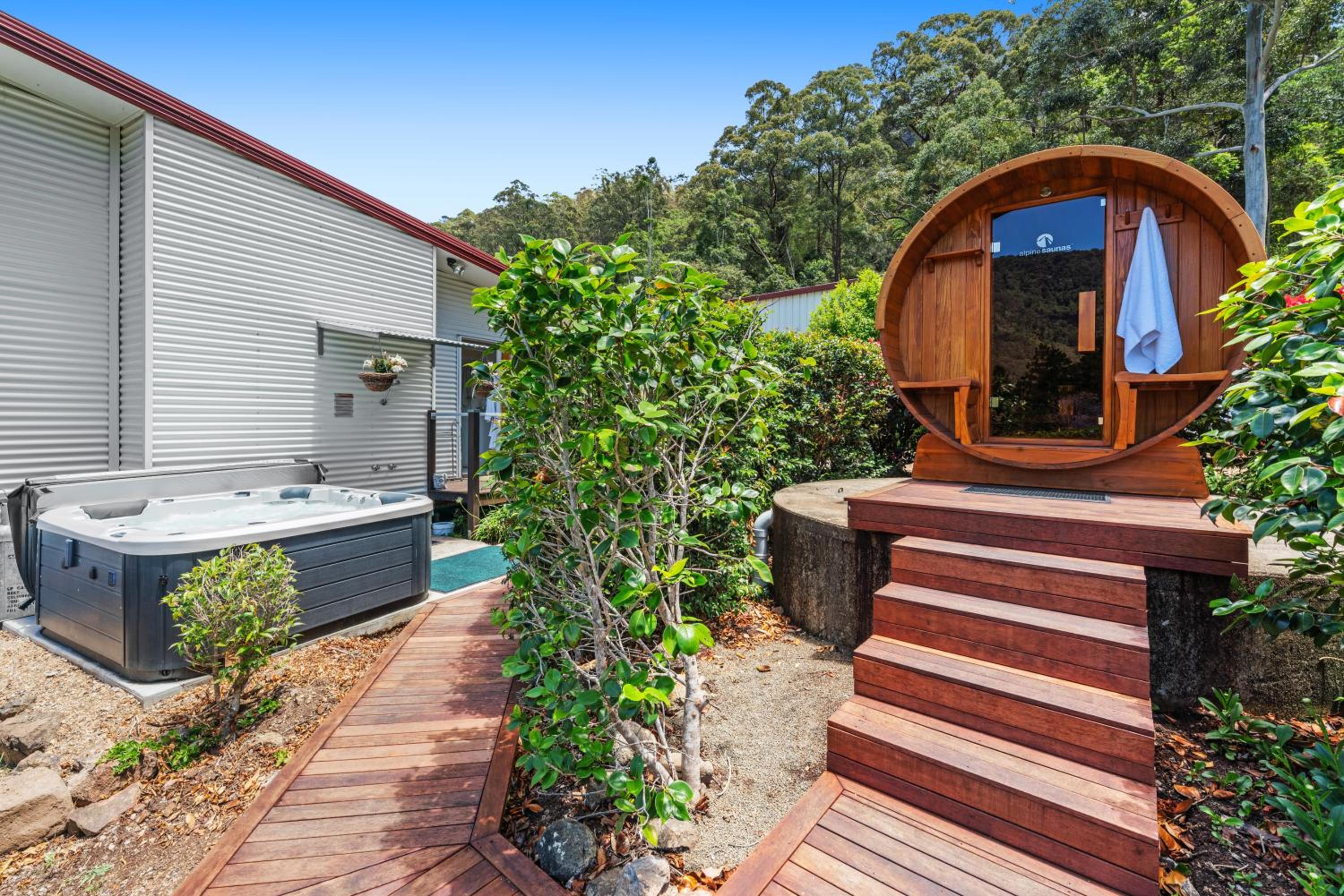 Private luxury in the mountains with running creek