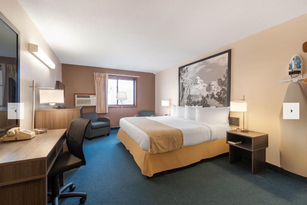 Super 8 by Wyndham Sturgis view 5