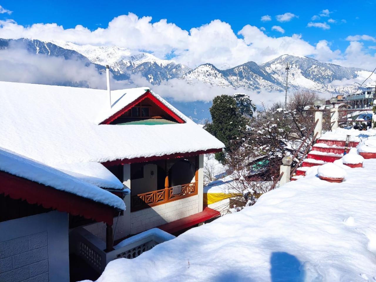 TSUKIMI Homestay, Naggar, Manali