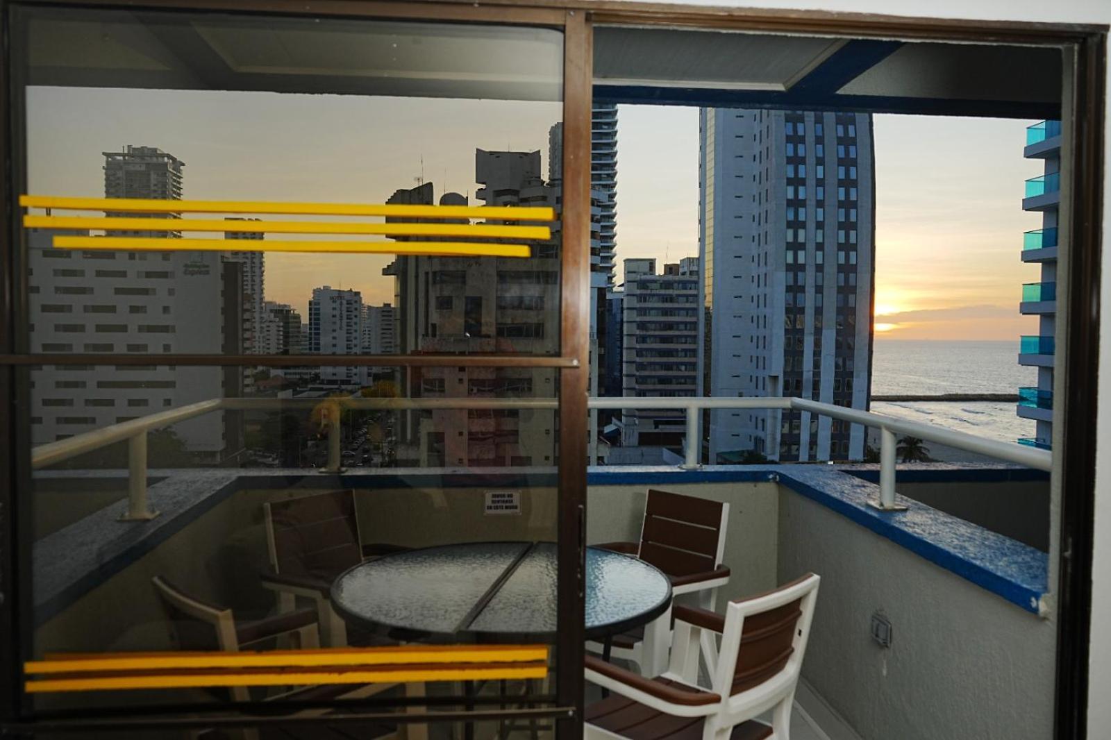 Frente al mar, Boca grande APT1105