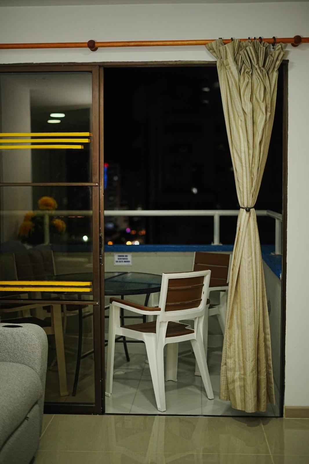 Frente al mar, Boca grande APT1105