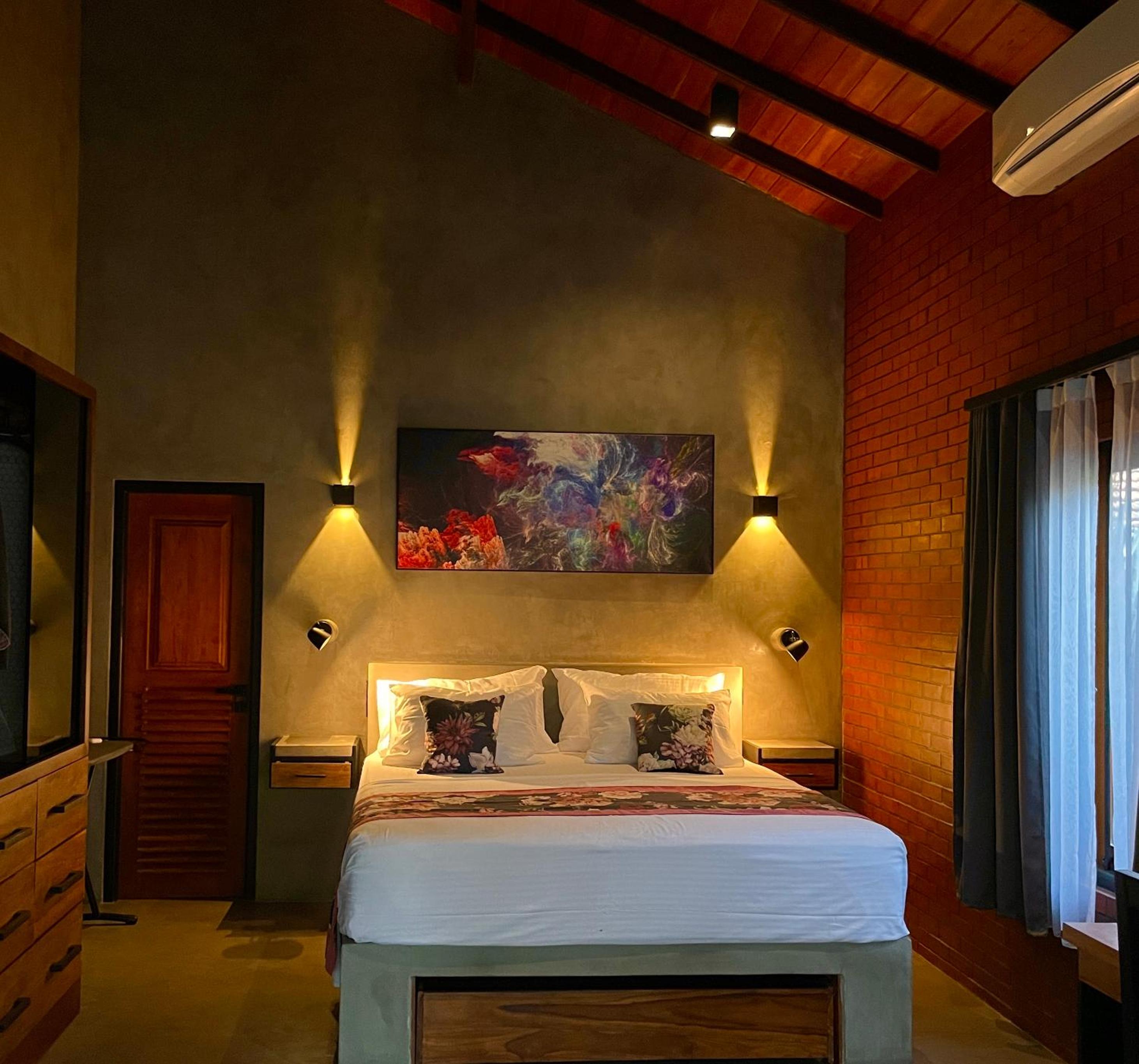 Negombo Morawala Beach Villa