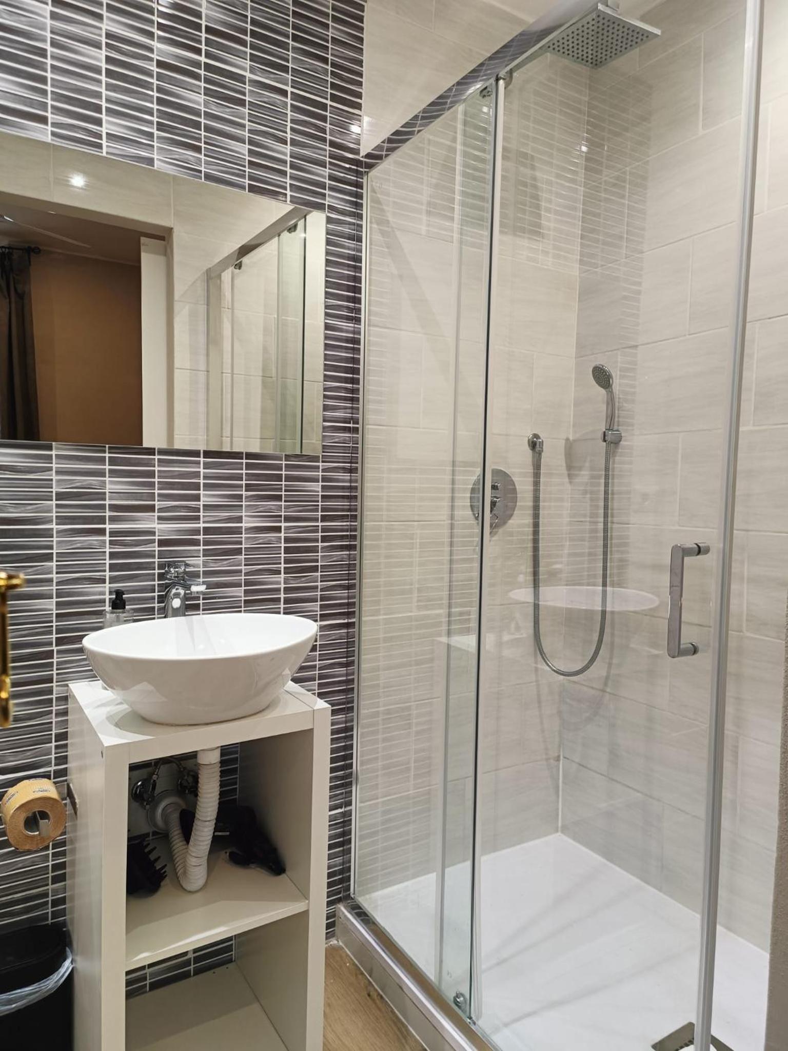 AmoRoma Suite