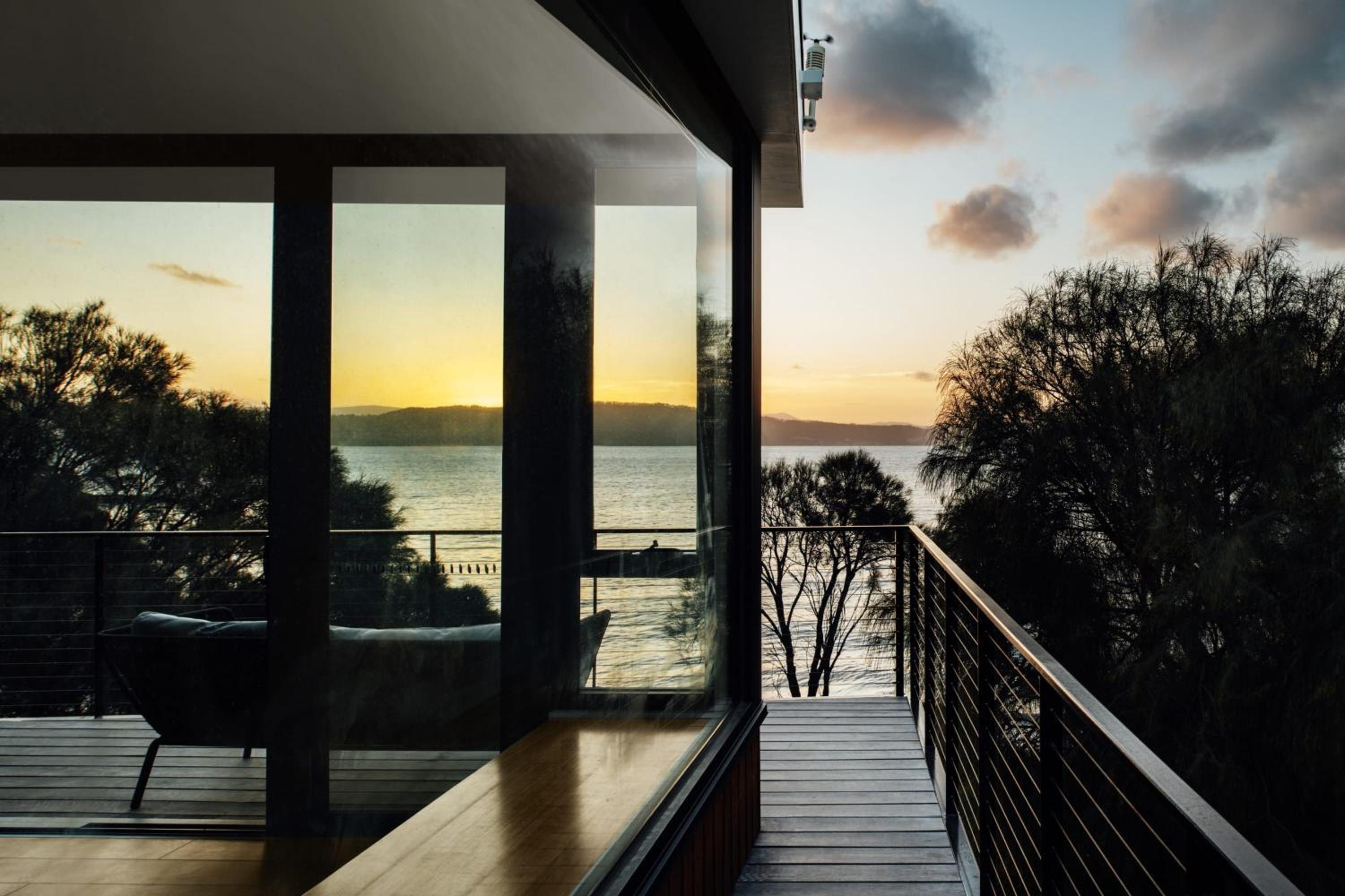 Blessington Beachside Retreat -38km to CBD