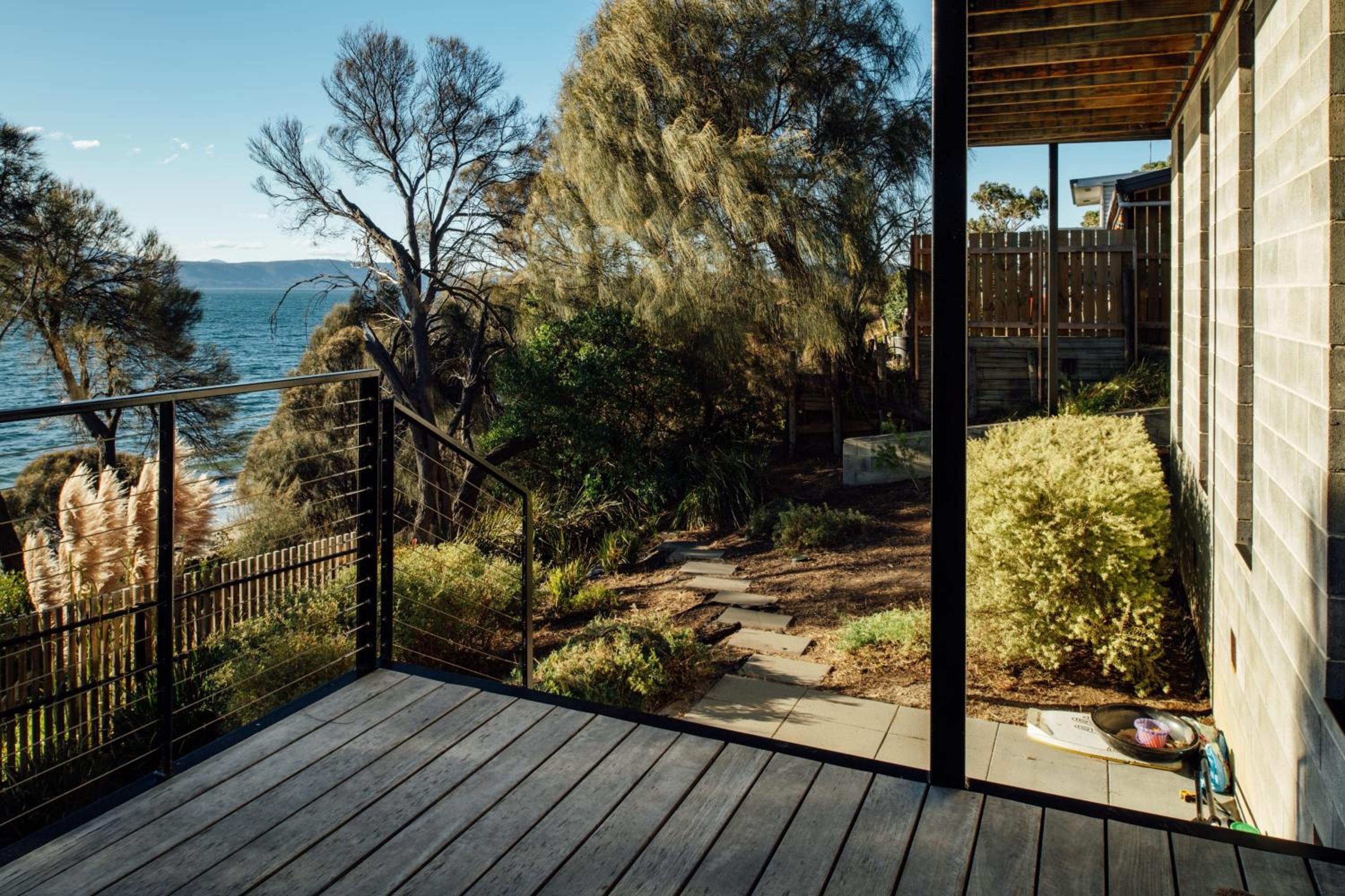 Blessington Beachside Retreat -38km to CBD