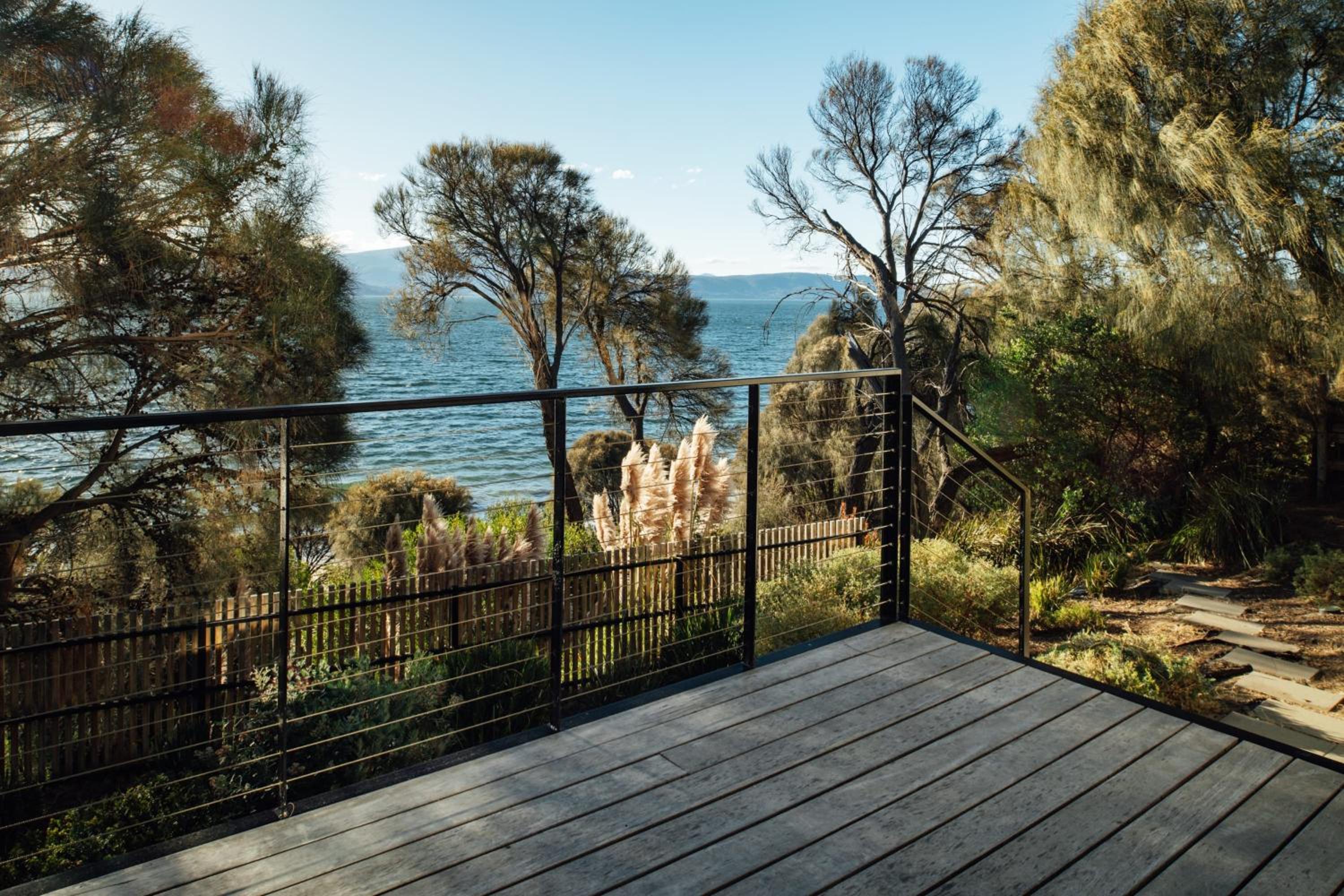 Blessington Beachside Retreat -38km to CBD