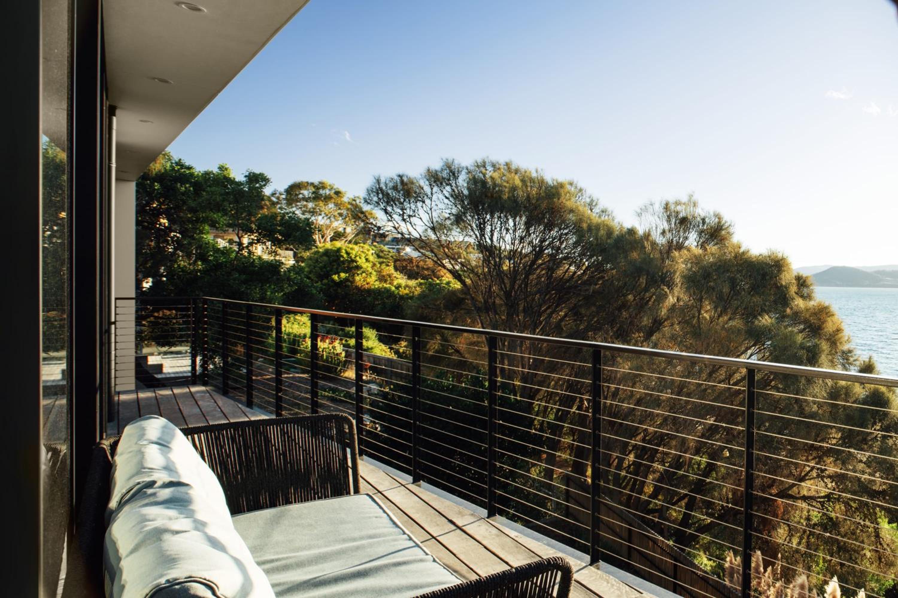Blessington Beachside Retreat -38km to CBD