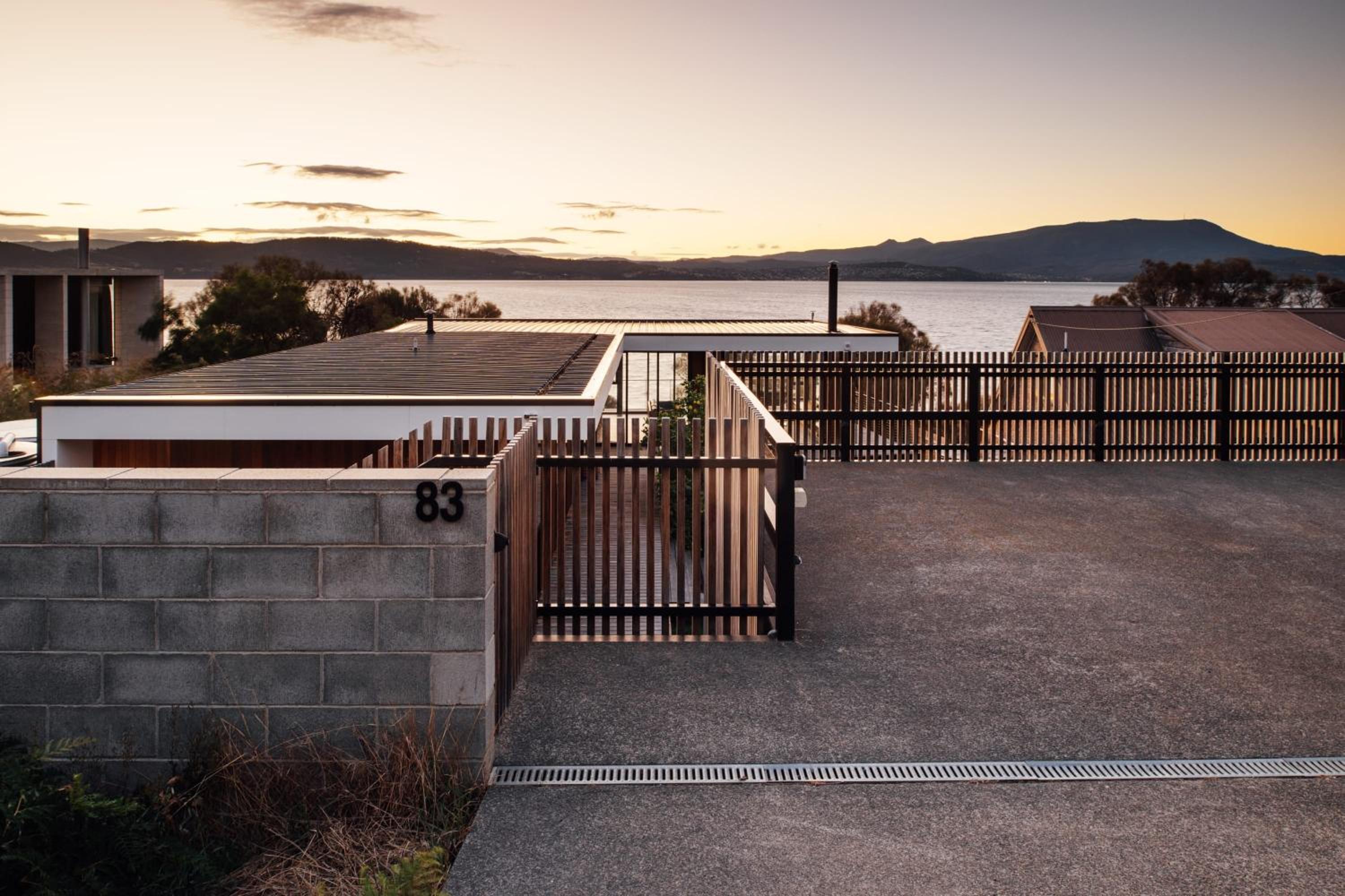 Blessington Beachside Retreat -38km to CBD