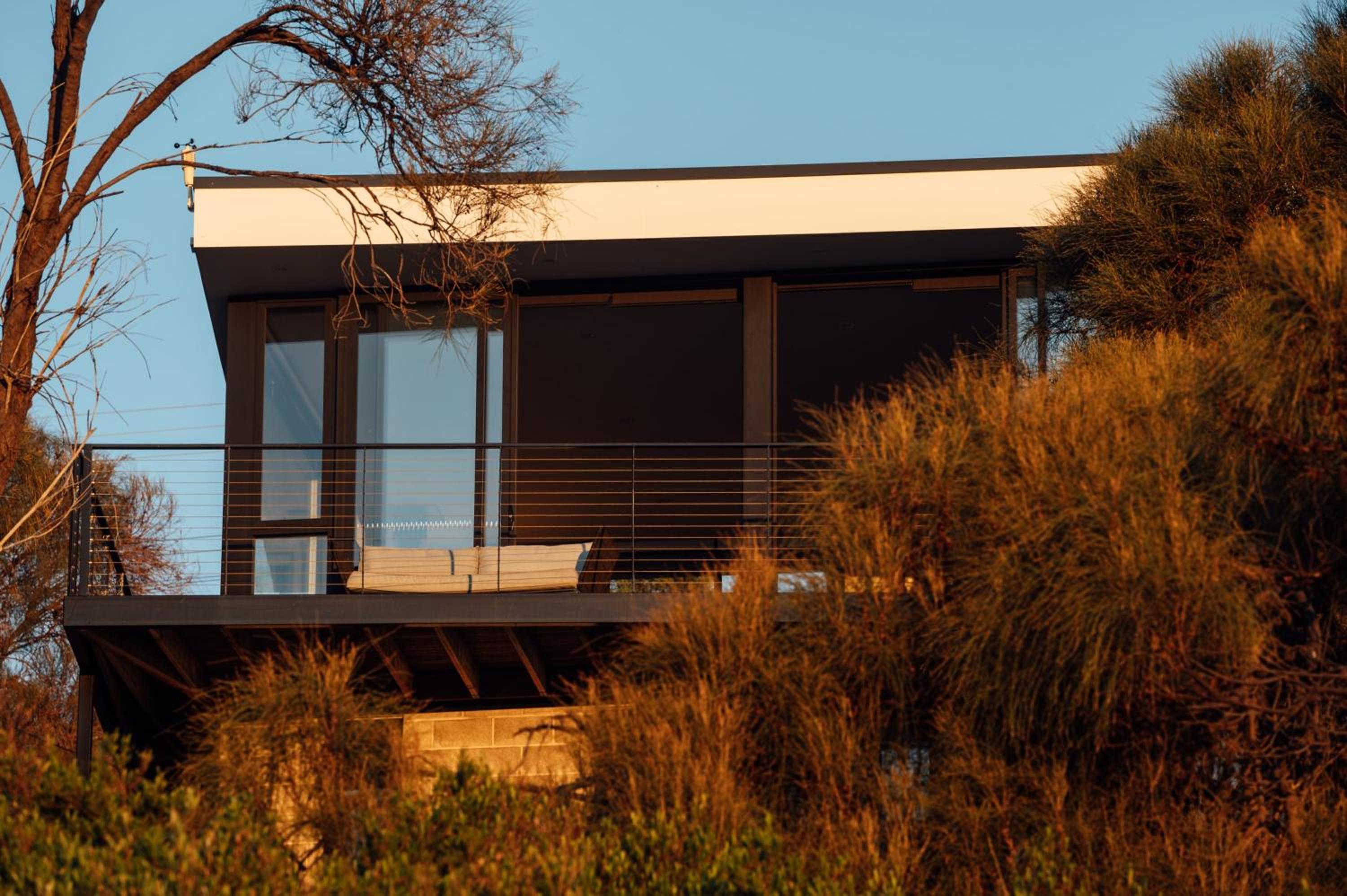Blessington Beachside Retreat -38km to CBD
