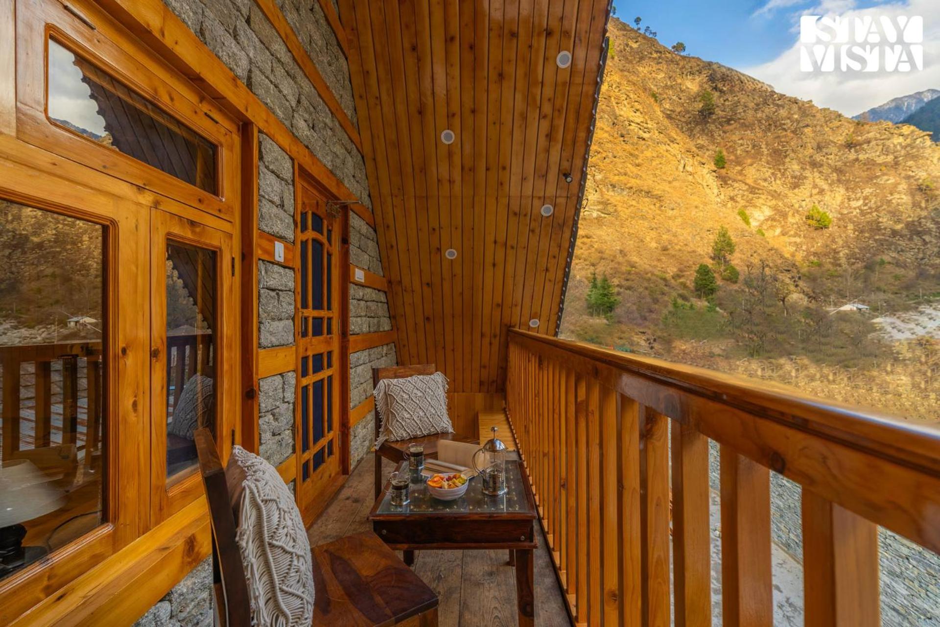 StayVista at Wisteria Whispers with Bonfire & River View