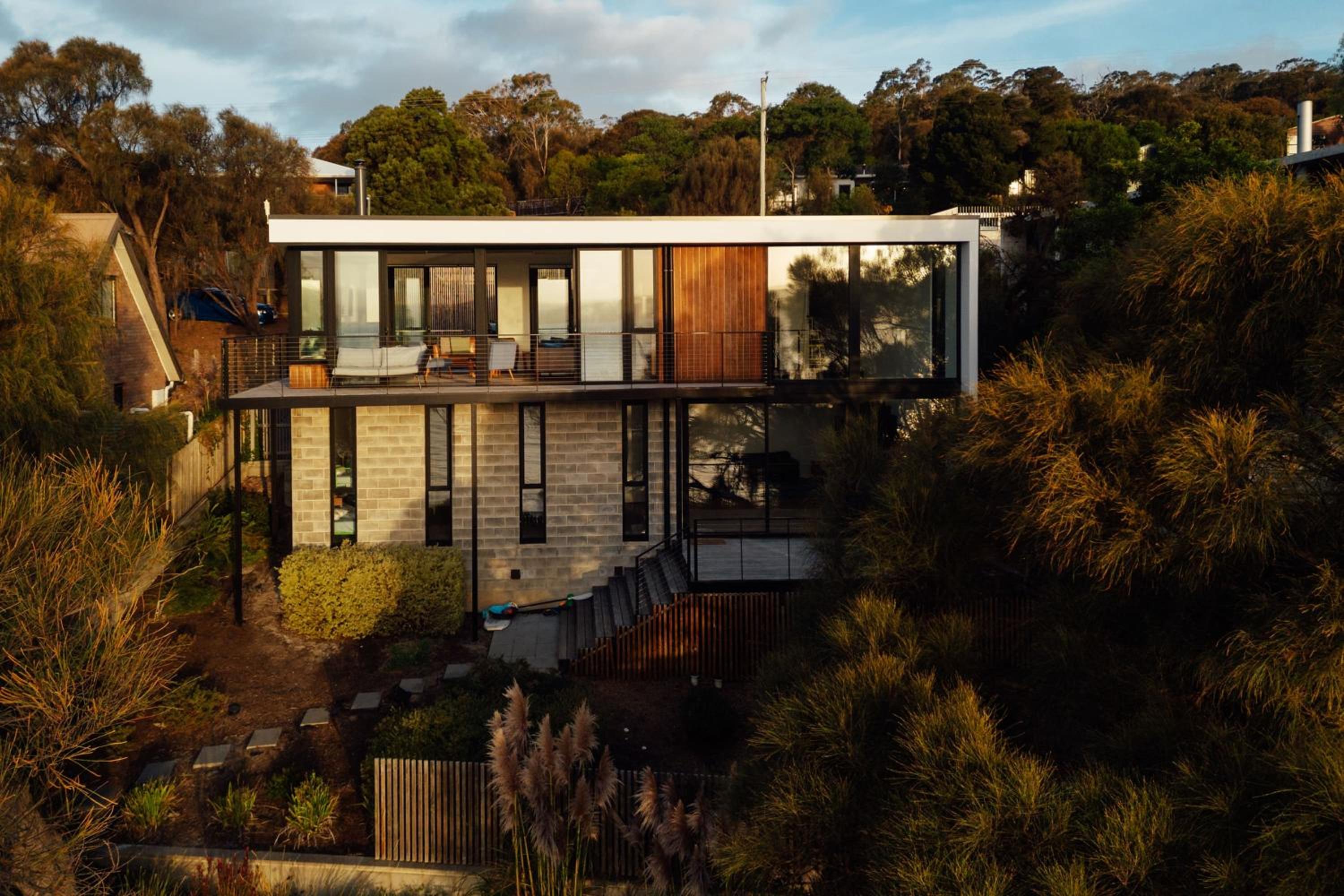 Blessington Beachside Retreat -38km to CBD