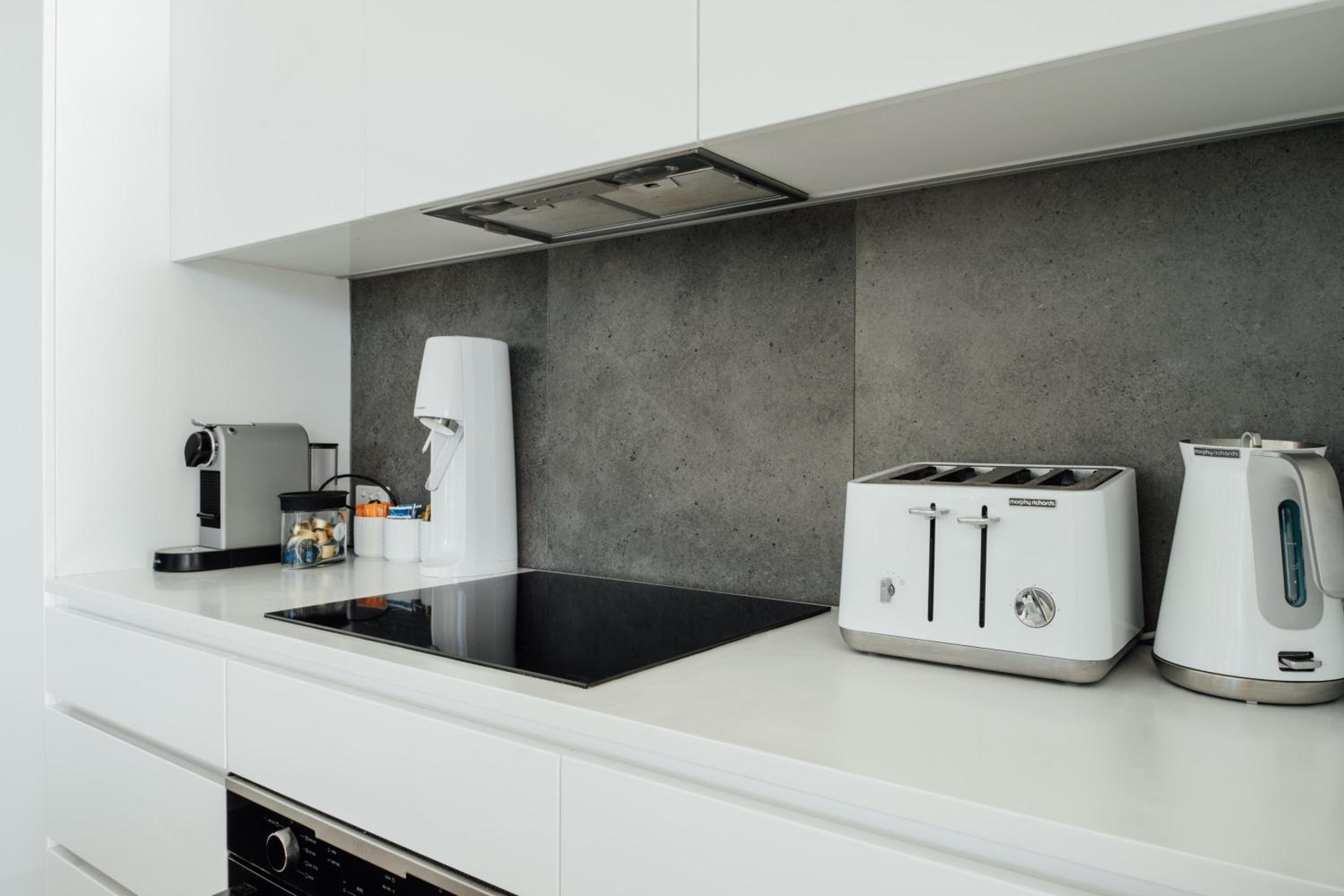 Blessington Beachside Retreat -38km to CBD