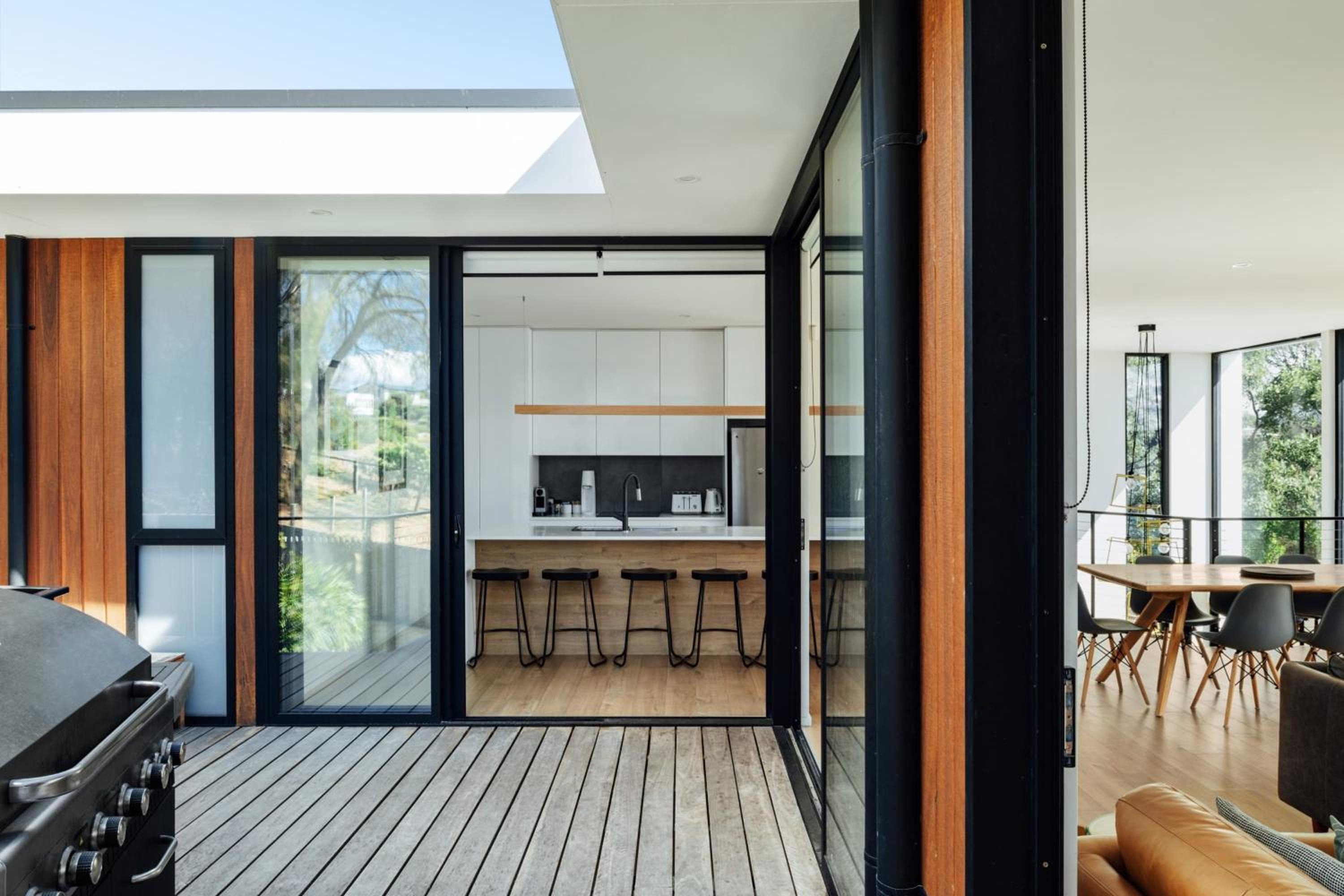 Blessington Beachside Retreat -38km to CBD