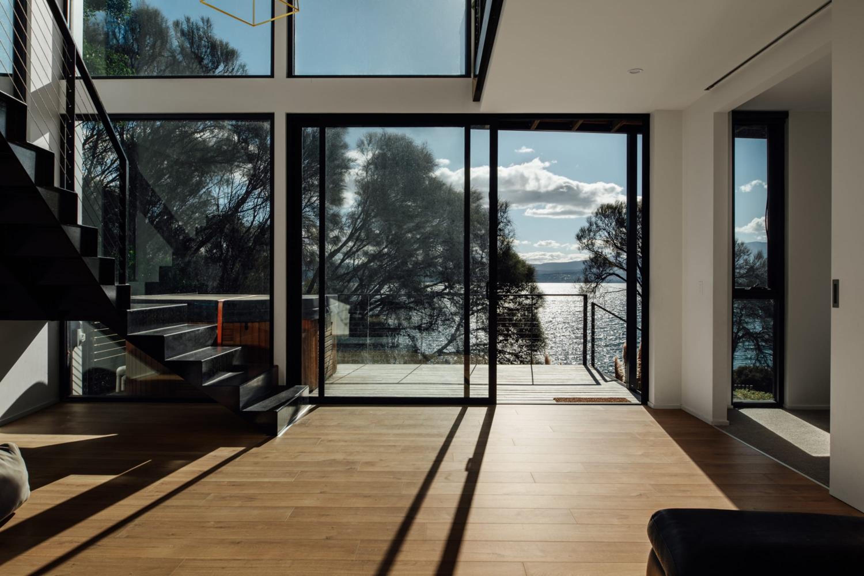 Blessington Beachside Retreat -38km to CBD