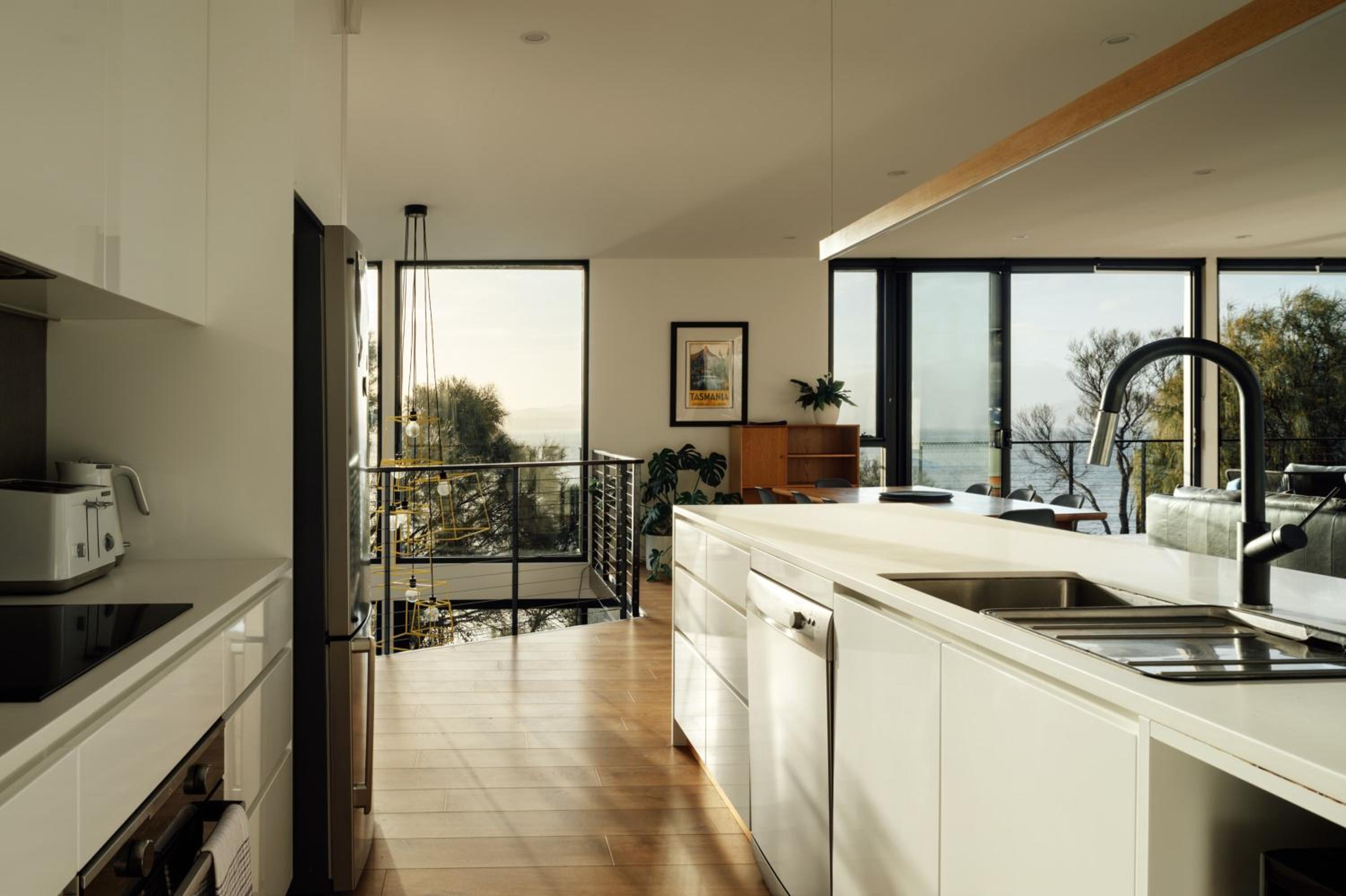 Blessington Beachside Retreat -38km to CBD