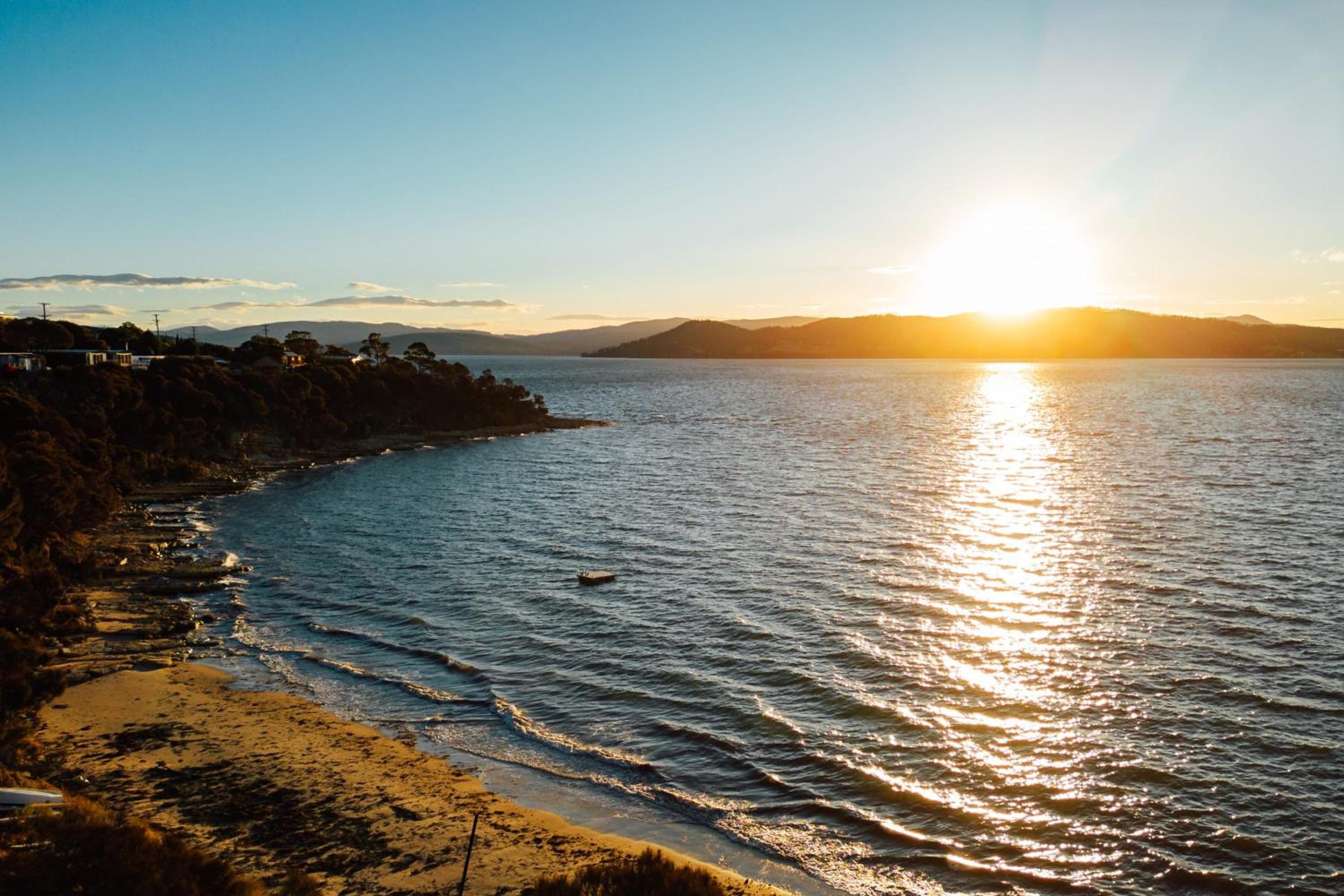 Blessington Beachside Retreat -38km to CBD