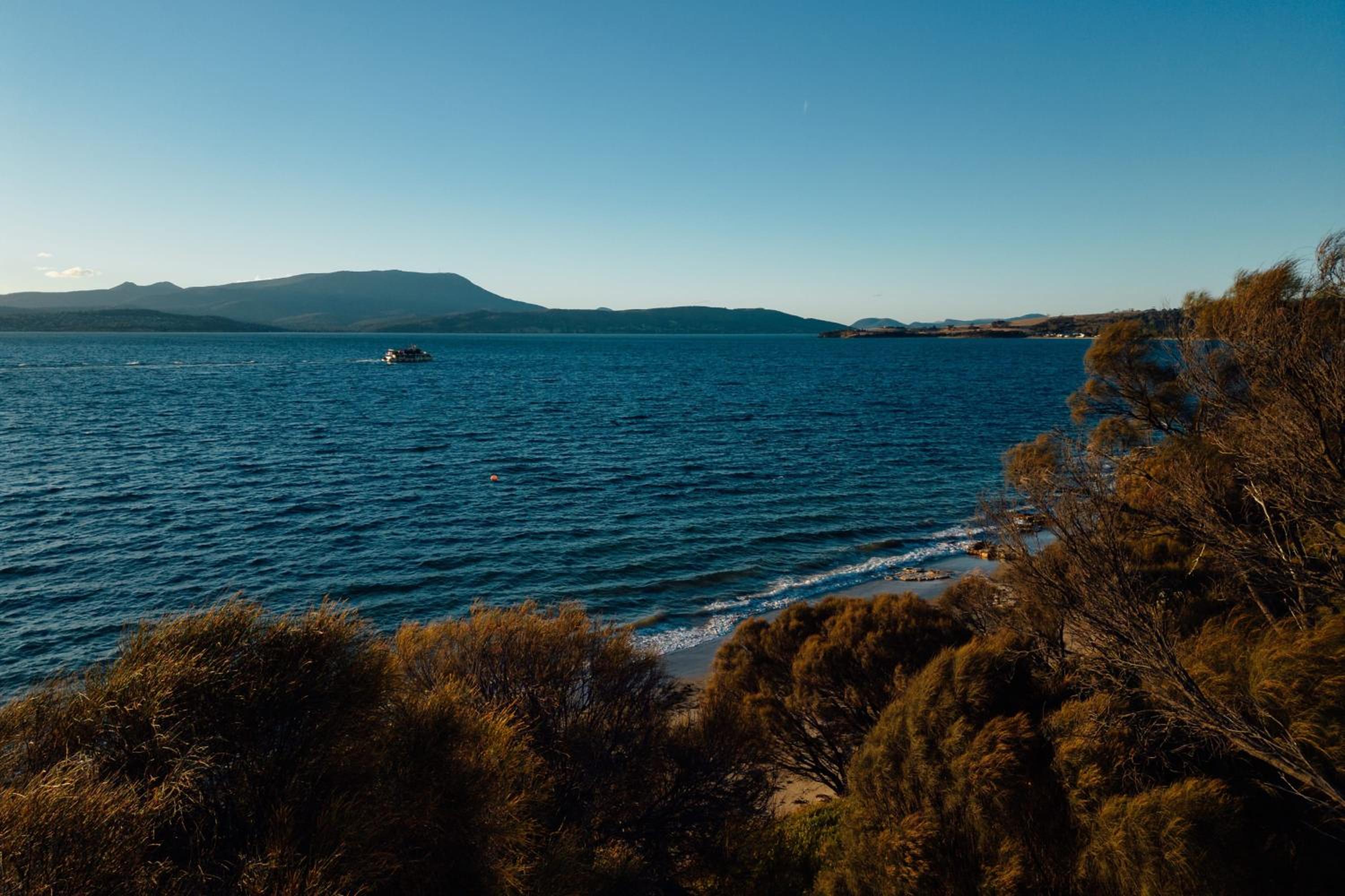 Blessington Beachside Retreat -38km to CBD