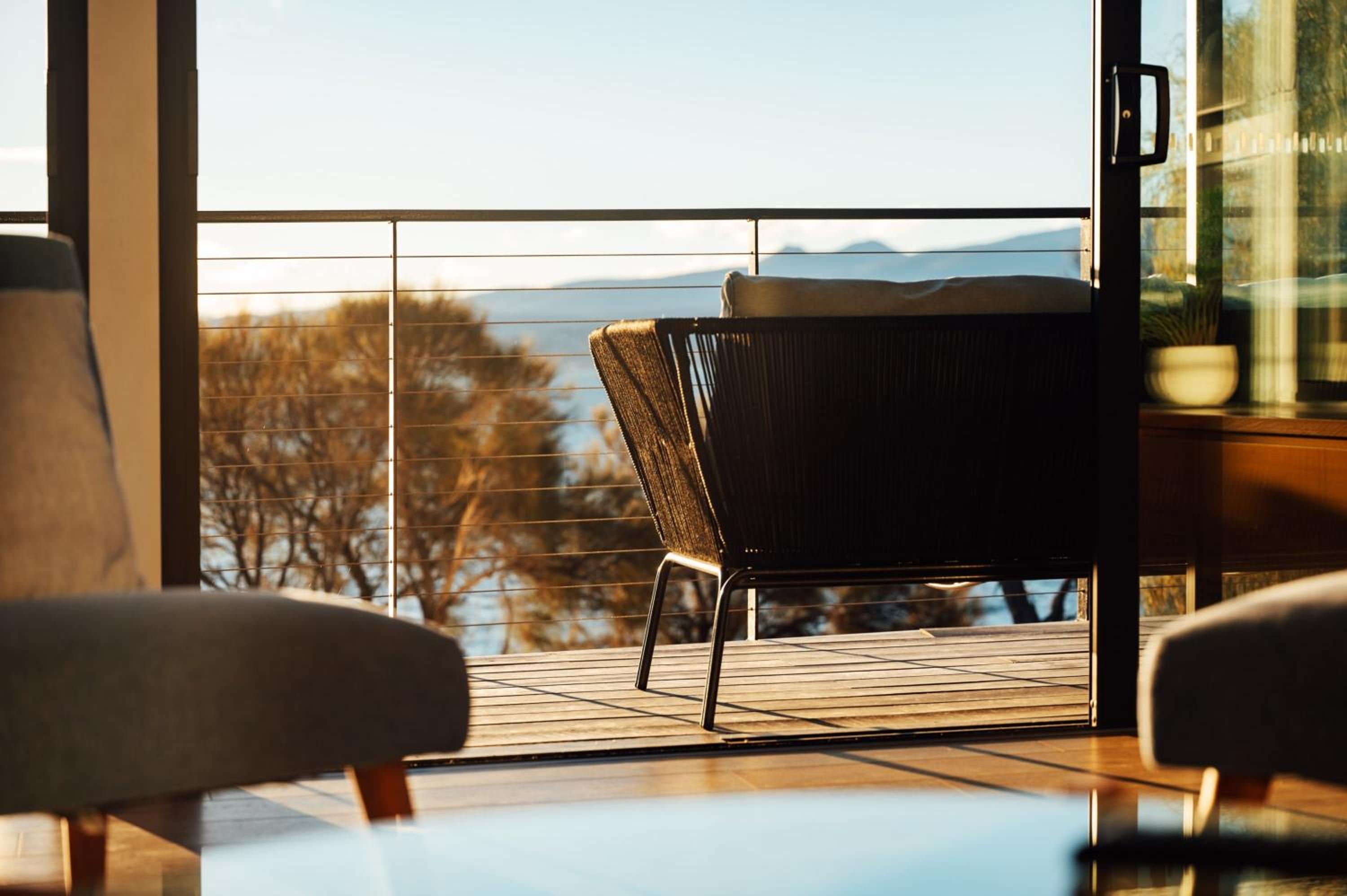 Blessington Beachside Retreat -38km to CBD