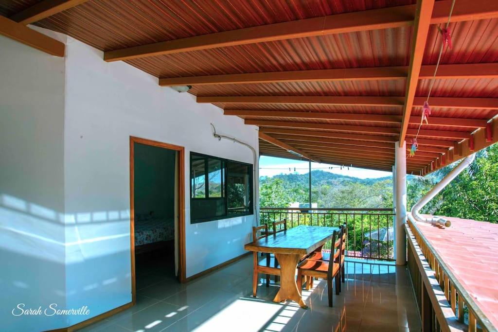 Gorgeous, LARGE, peaceful! Perfect location!