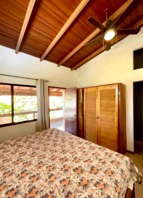 Gorgeous, LARGE, peaceful! Perfect location!