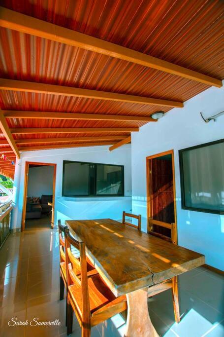 Gorgeous, LARGE, peaceful! Perfect location!