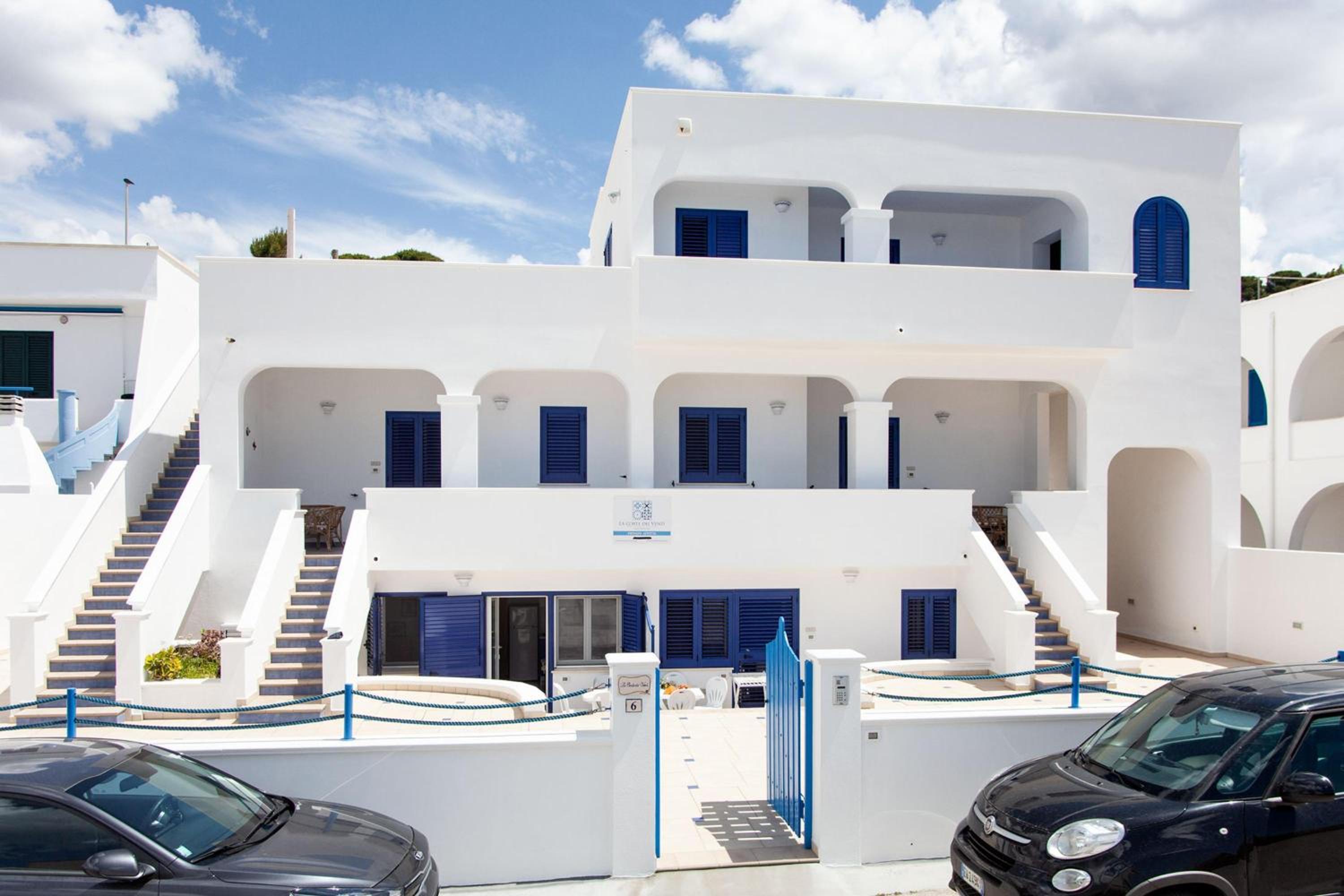 Penthouse Azzurra Sea View Near Beach - Happy Rentals en Salve — building