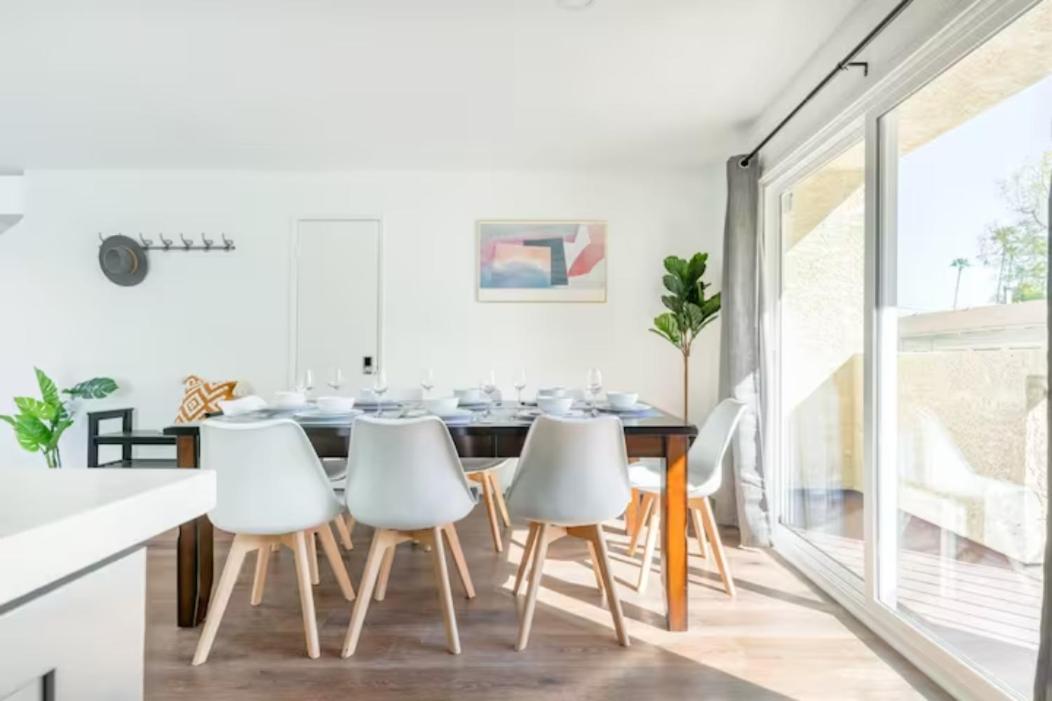 New Renovated Spacious 3 bedroom near DT Alhambra view 2