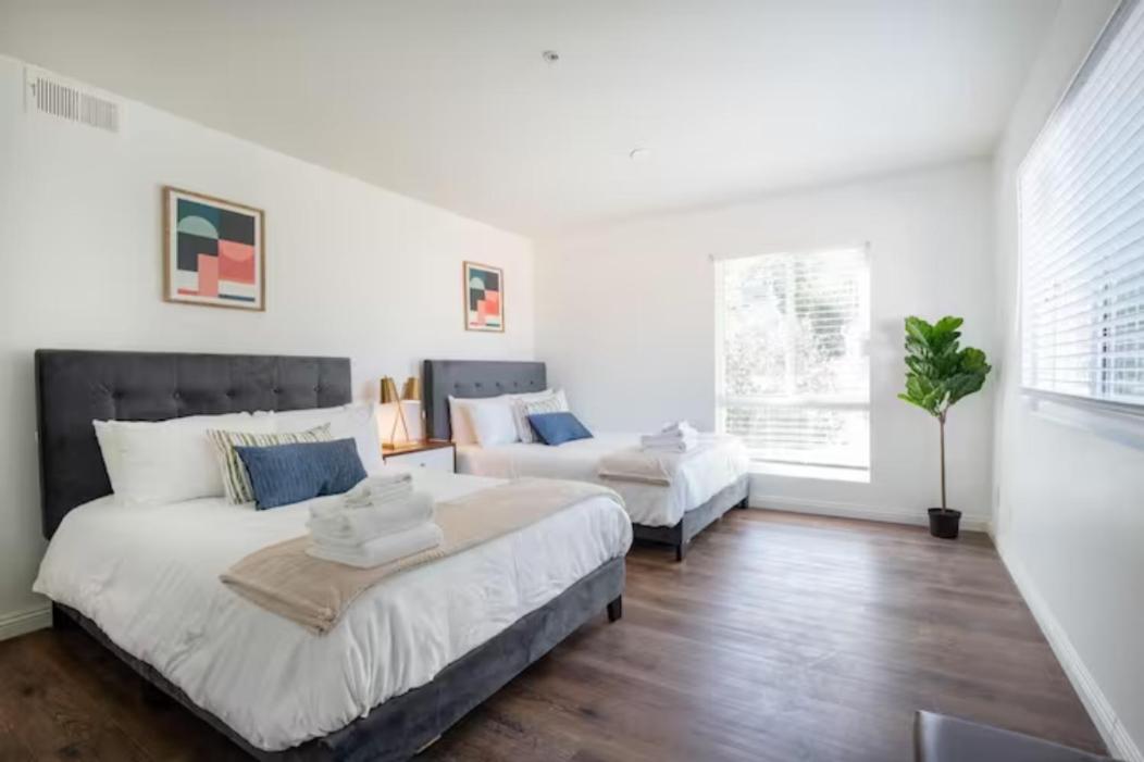 New Renovated Spacious 3 bedroom near DT Alhambra view 3