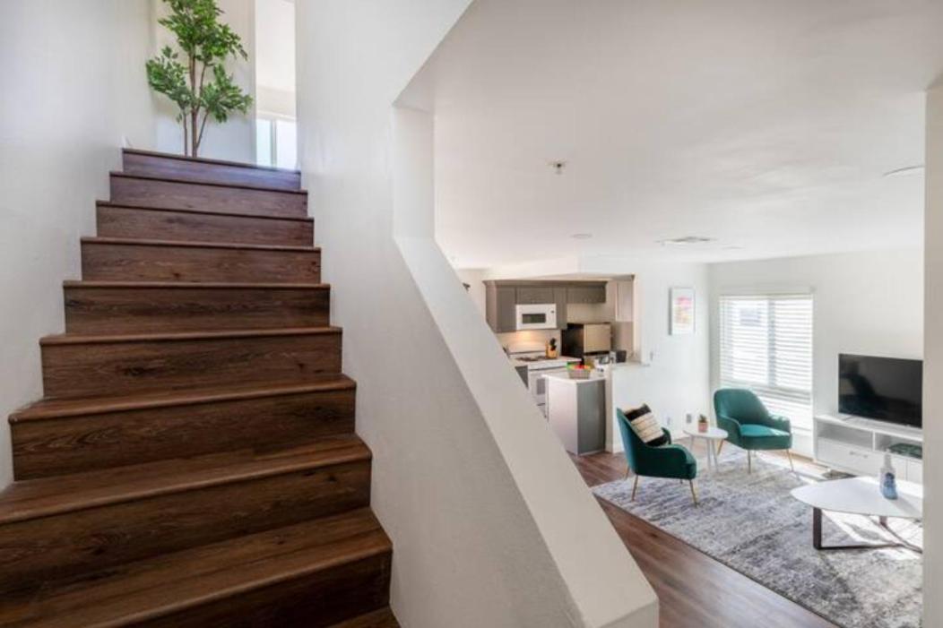 New Renovated Spacious 3 bedroom near DT Alhambra view 5