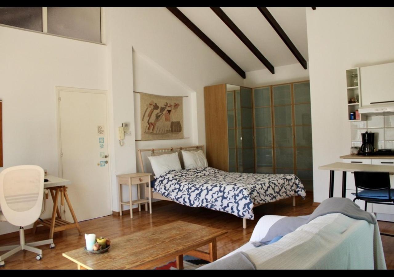 Studio Room Ensuite by the Beach, Entire Independent Unit