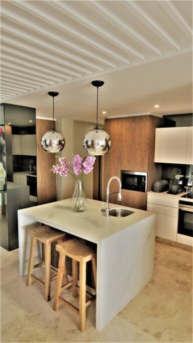 Umhlanga beachfront property- super glamourous! view 4