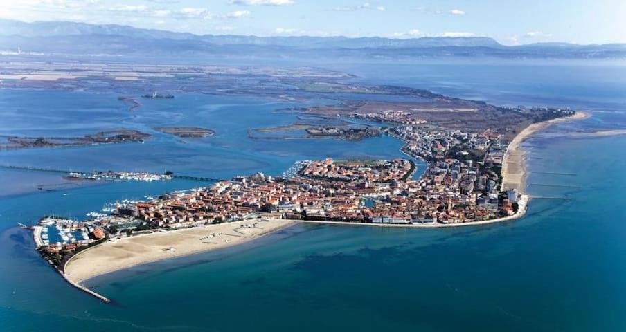 Apartment with Terrace & free parking - 3 Minutes from beach view 3