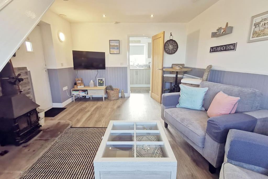 WILLOW SNUG - Trearddur Bay COSY apartment view 3