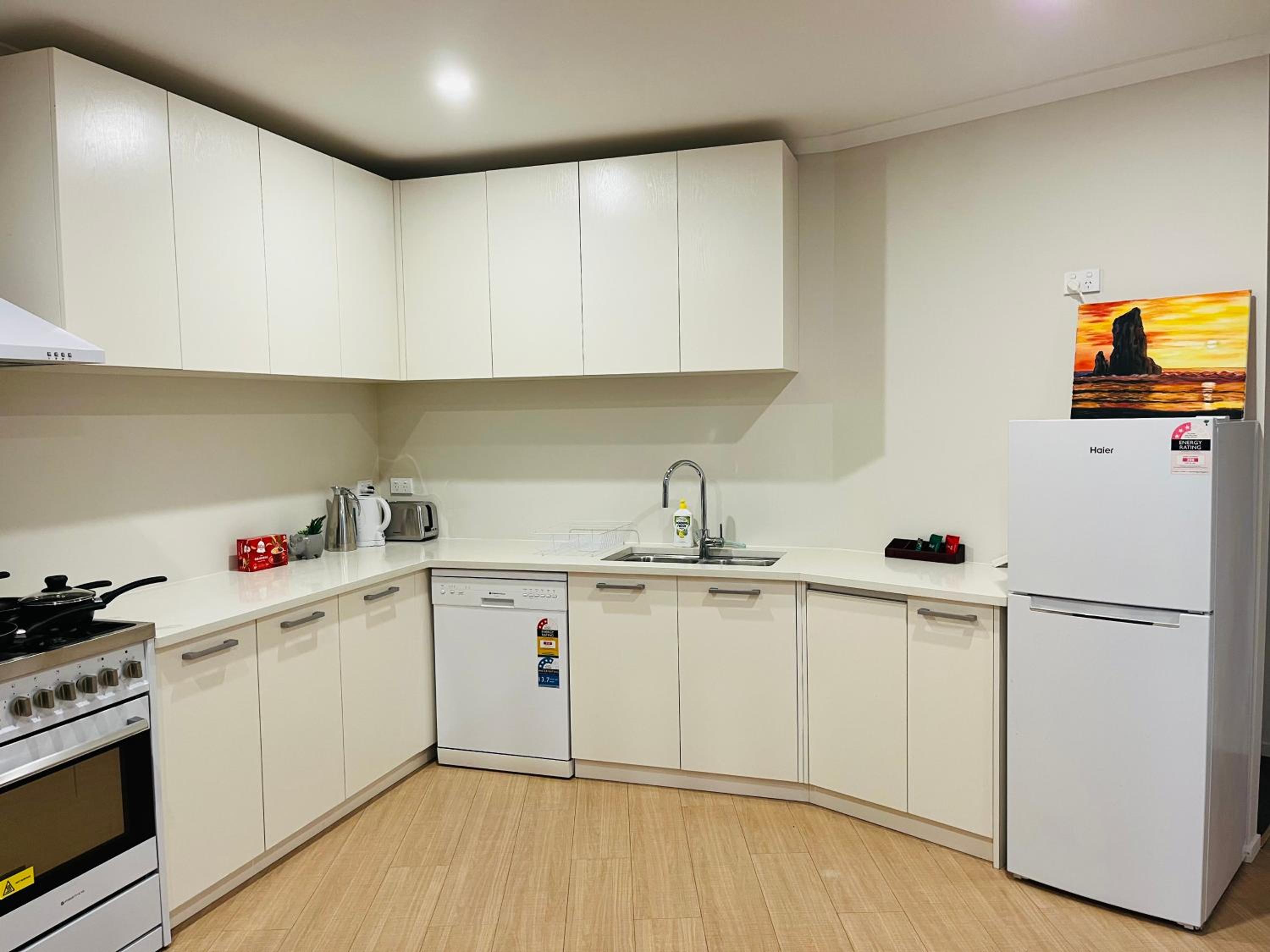 Modern Comfy 3 Bedrooms House in Chartwell
