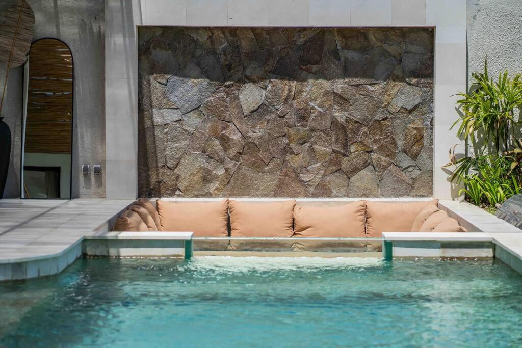 Suns Up - 3BR Villa in Kerobokan view 3