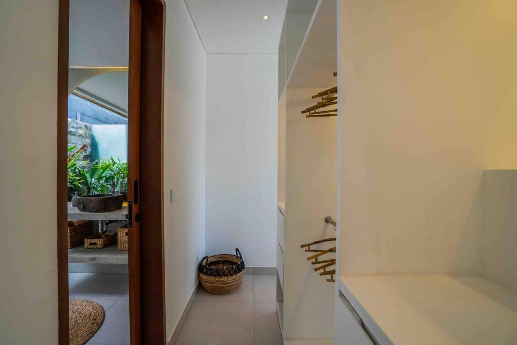 Suns Up - 3BR Villa in Kerobokan view 5
