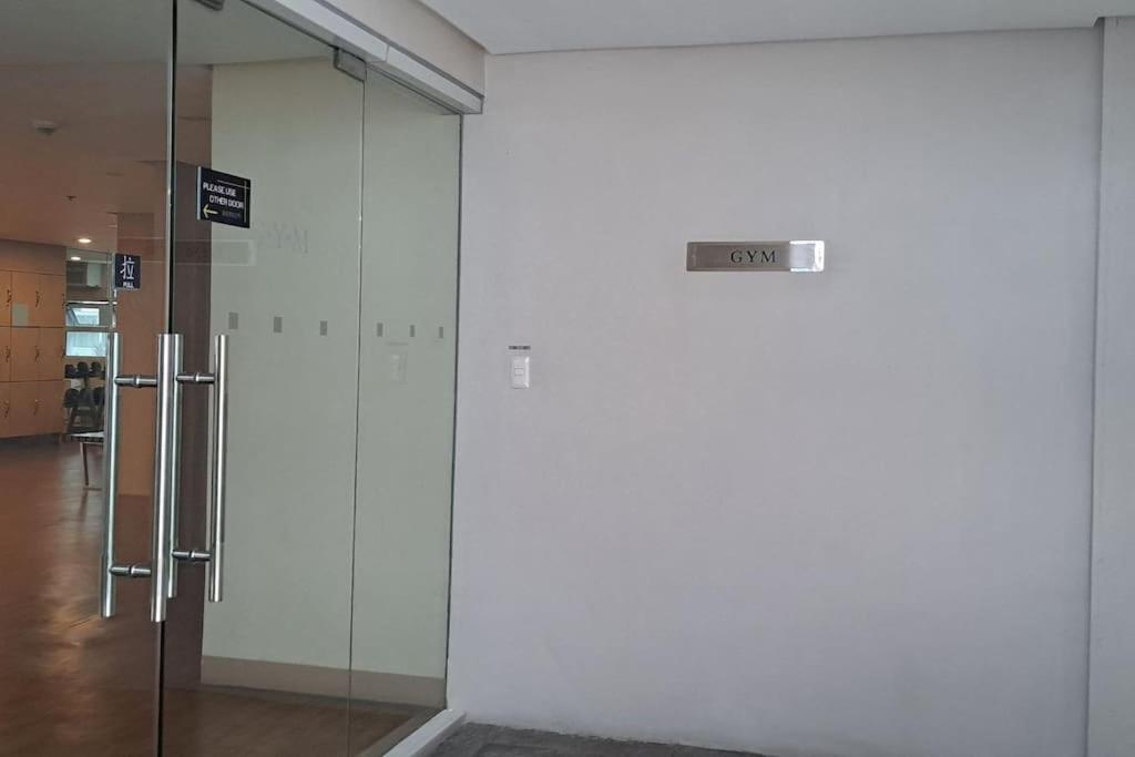 Cozy Condo near NAIA Terminal 3 view 2