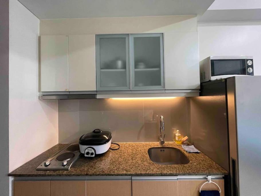 Cozy Condo near NAIA Terminal 3 view 3