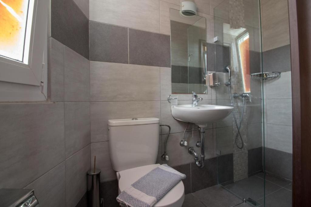 Cosmopolit en Athens — bathroom