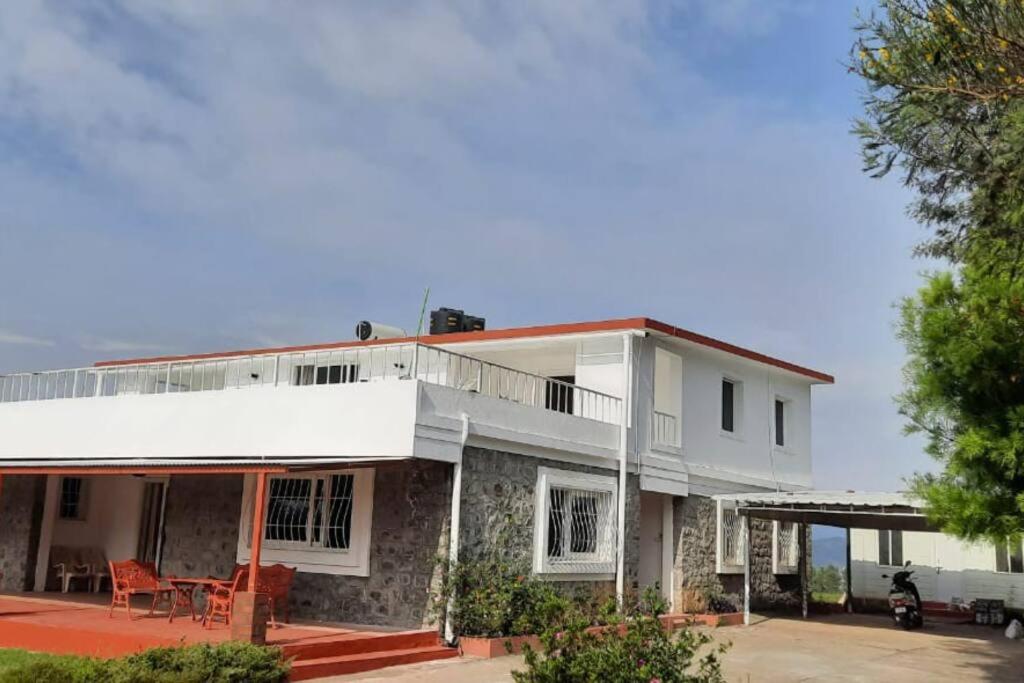 Mountain Top Holidays Home, Ooty