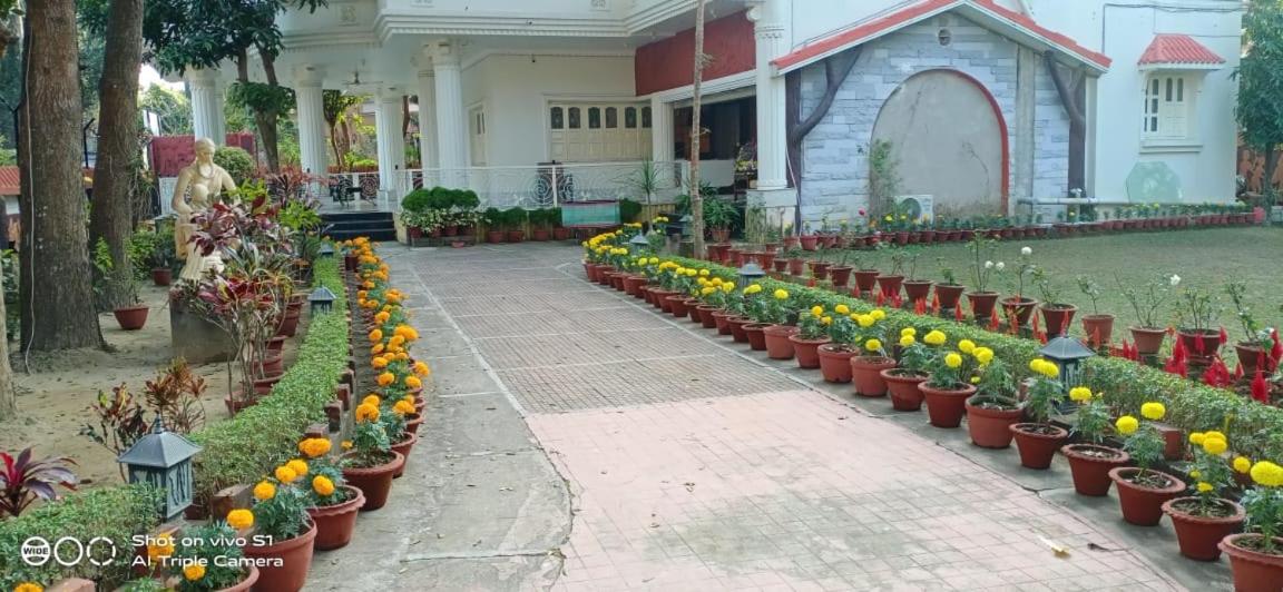 SWET APARAJITA