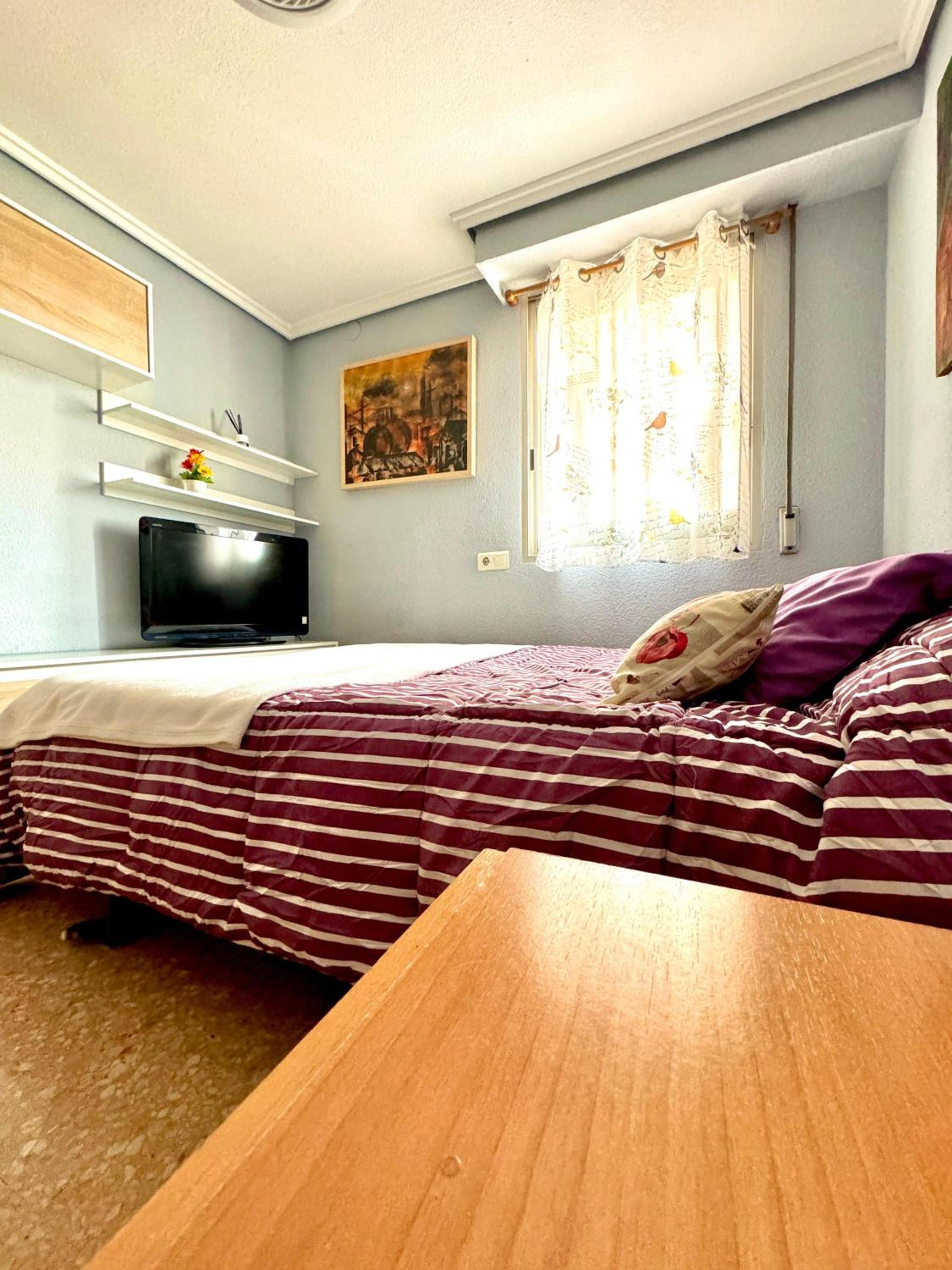 Blasco Ibáñez Valencia Double Room with Private Bathroom in Shared Apartment